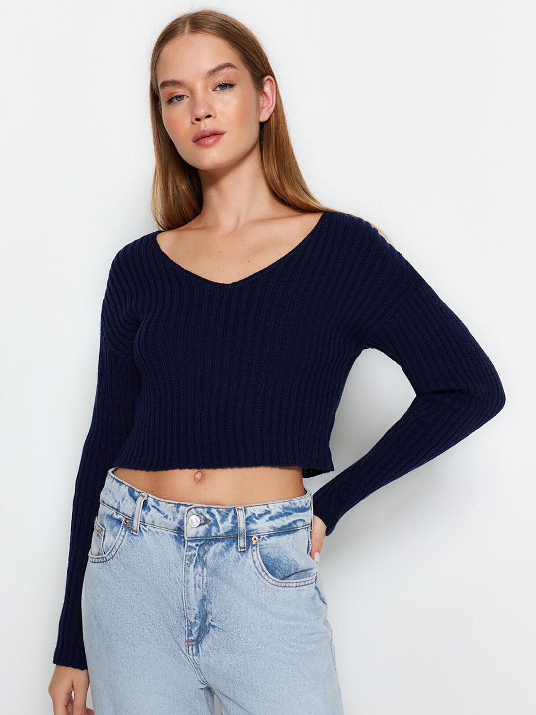 

Trendyol Striped V-Neck Pure Acrylic Crop Pullover, Black