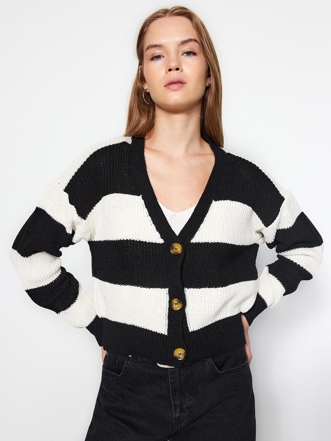 

Trendyol Colourblocked Crop Cardigan, White