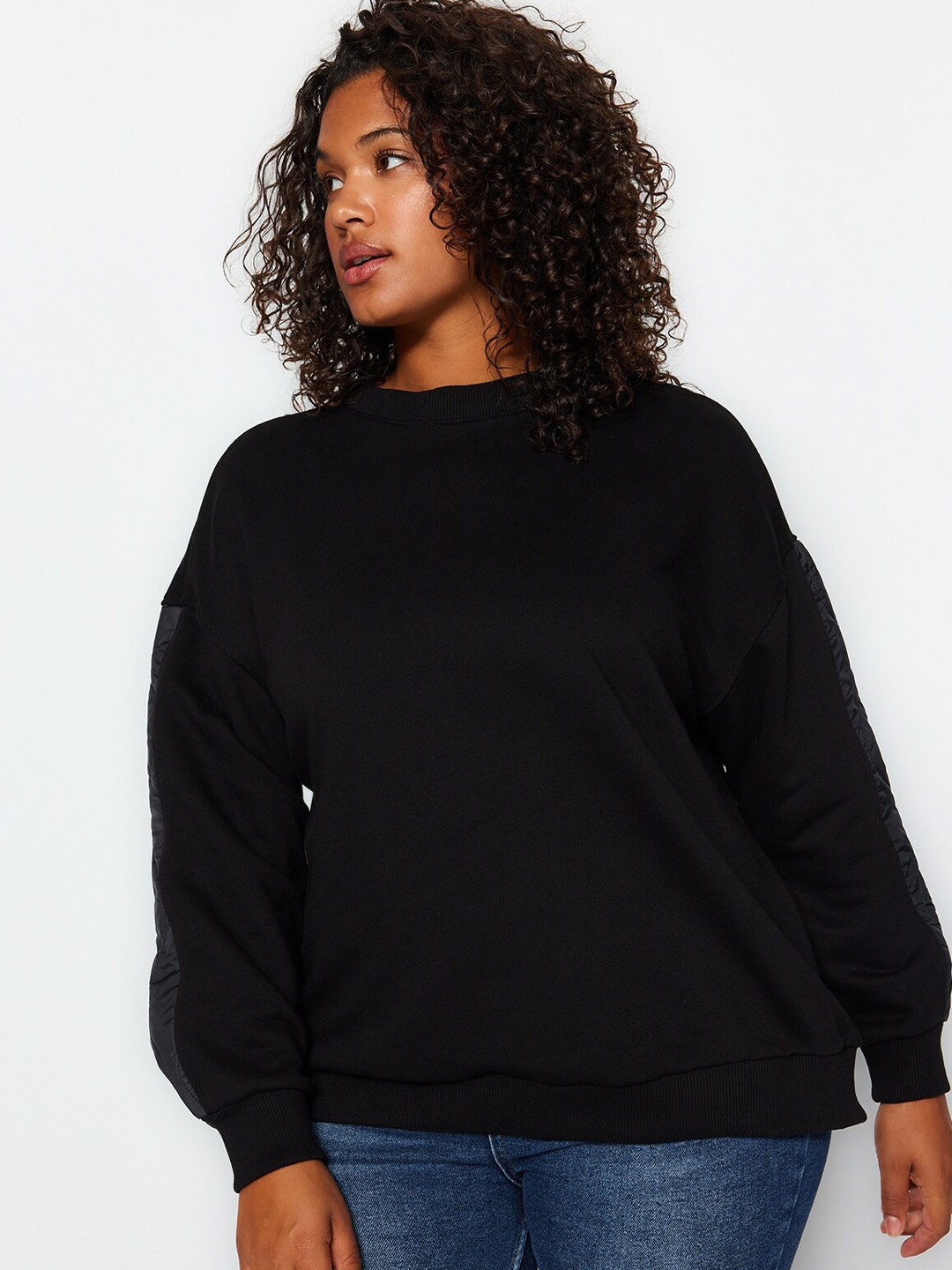 

Trendyol Round Neck Sweatshirt, Black