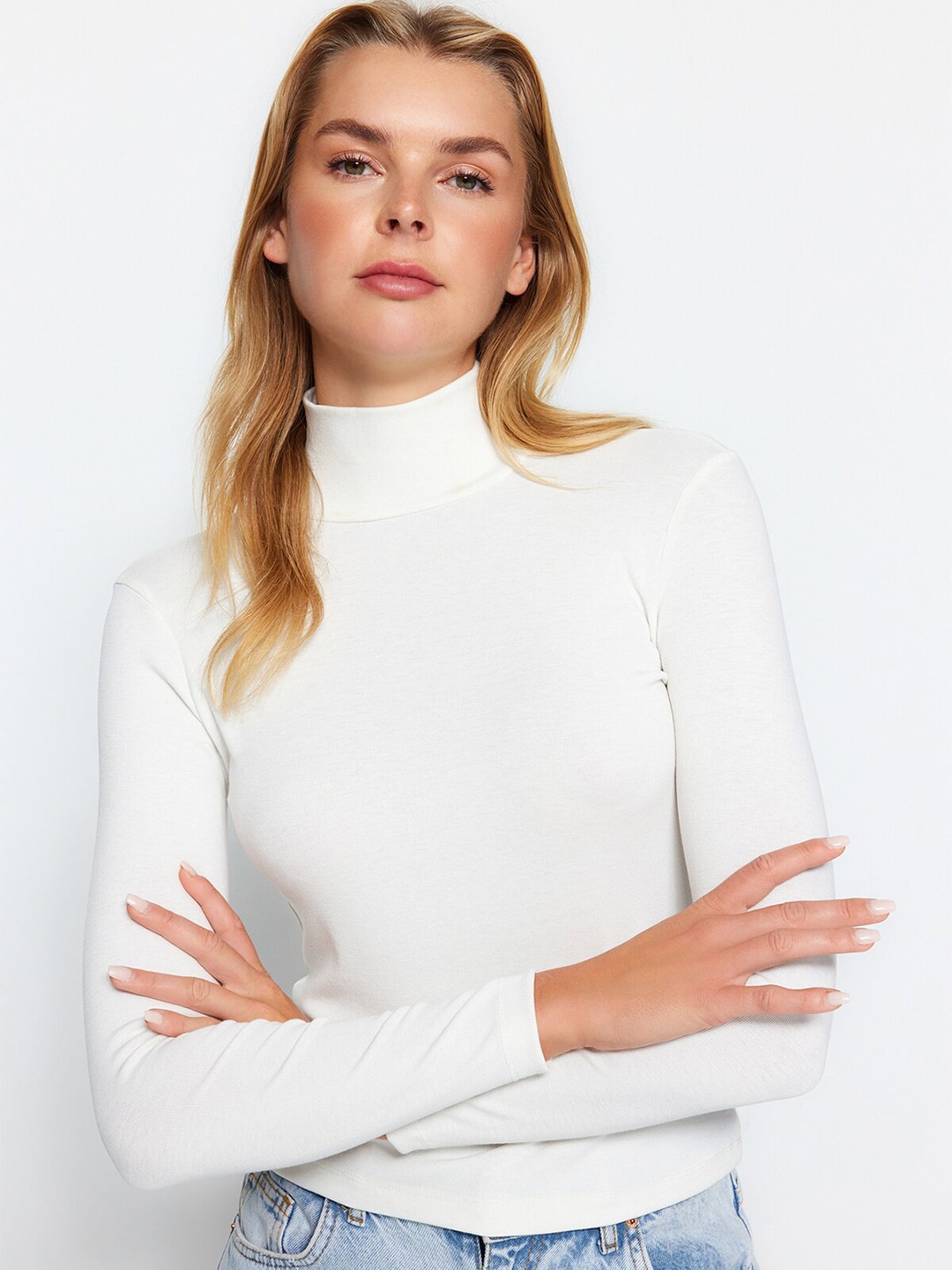 

Trendyol Turtle Neck Ribbed Fitted Top, White