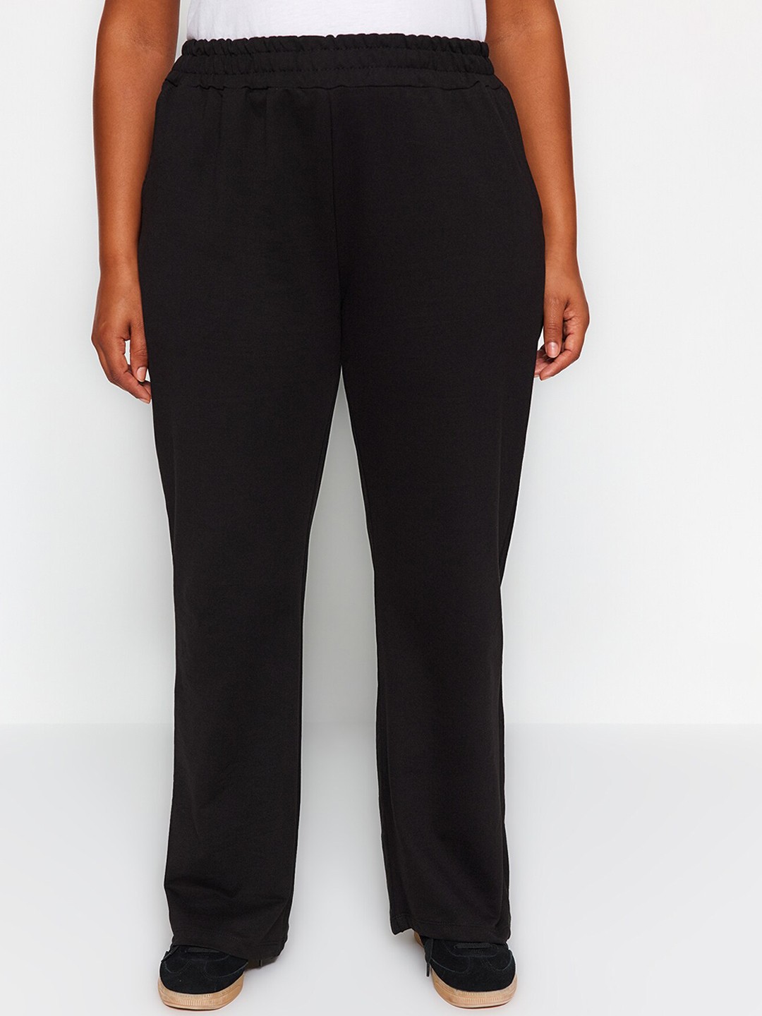 

Trendyol Women Mid-Rise Track Pants, Black