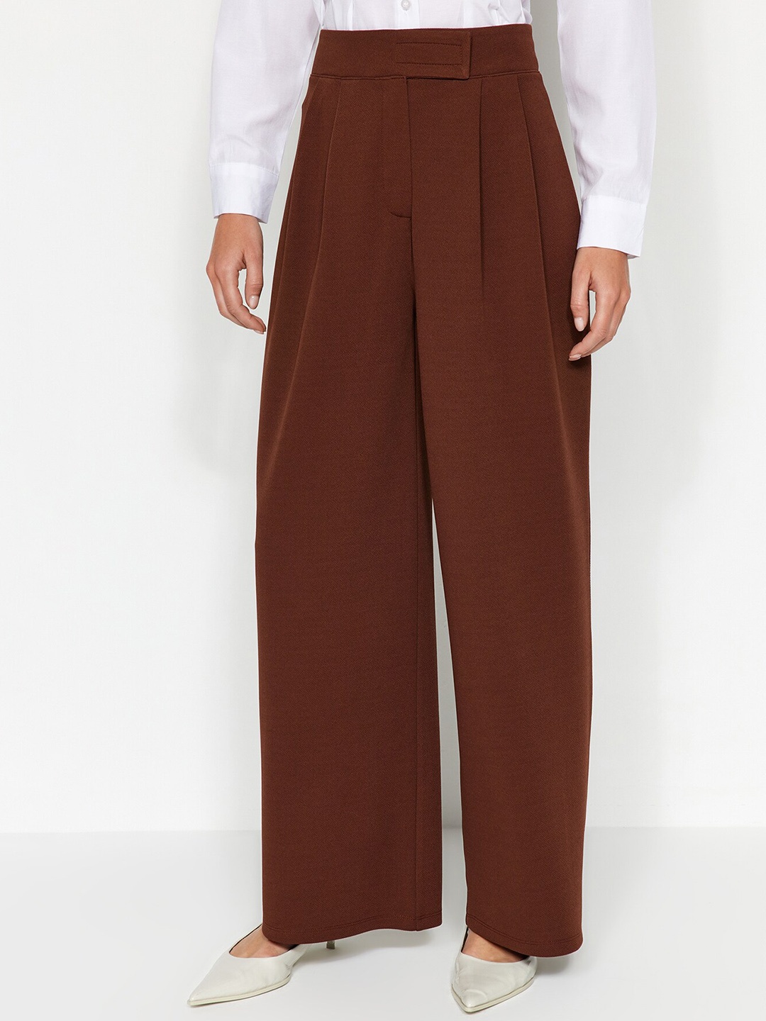 

Trendyol Women Mid-Rise Parallel Trousers, Maroon