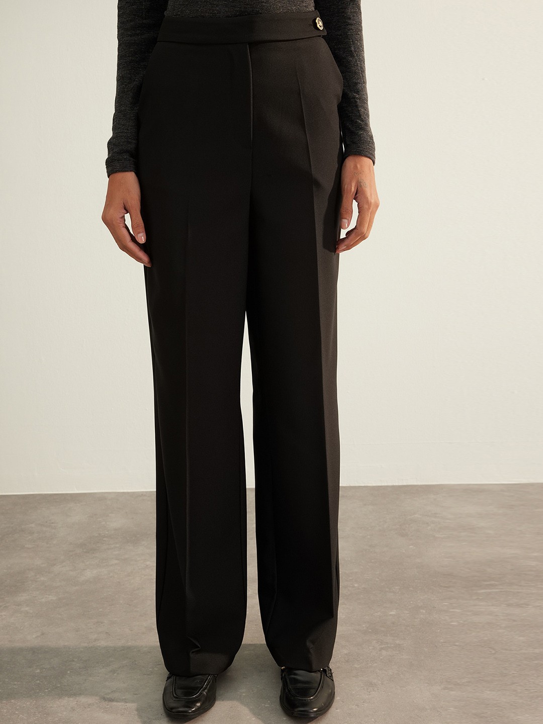

Trendyol Women Mid-Rise Parallel Trouser, Black