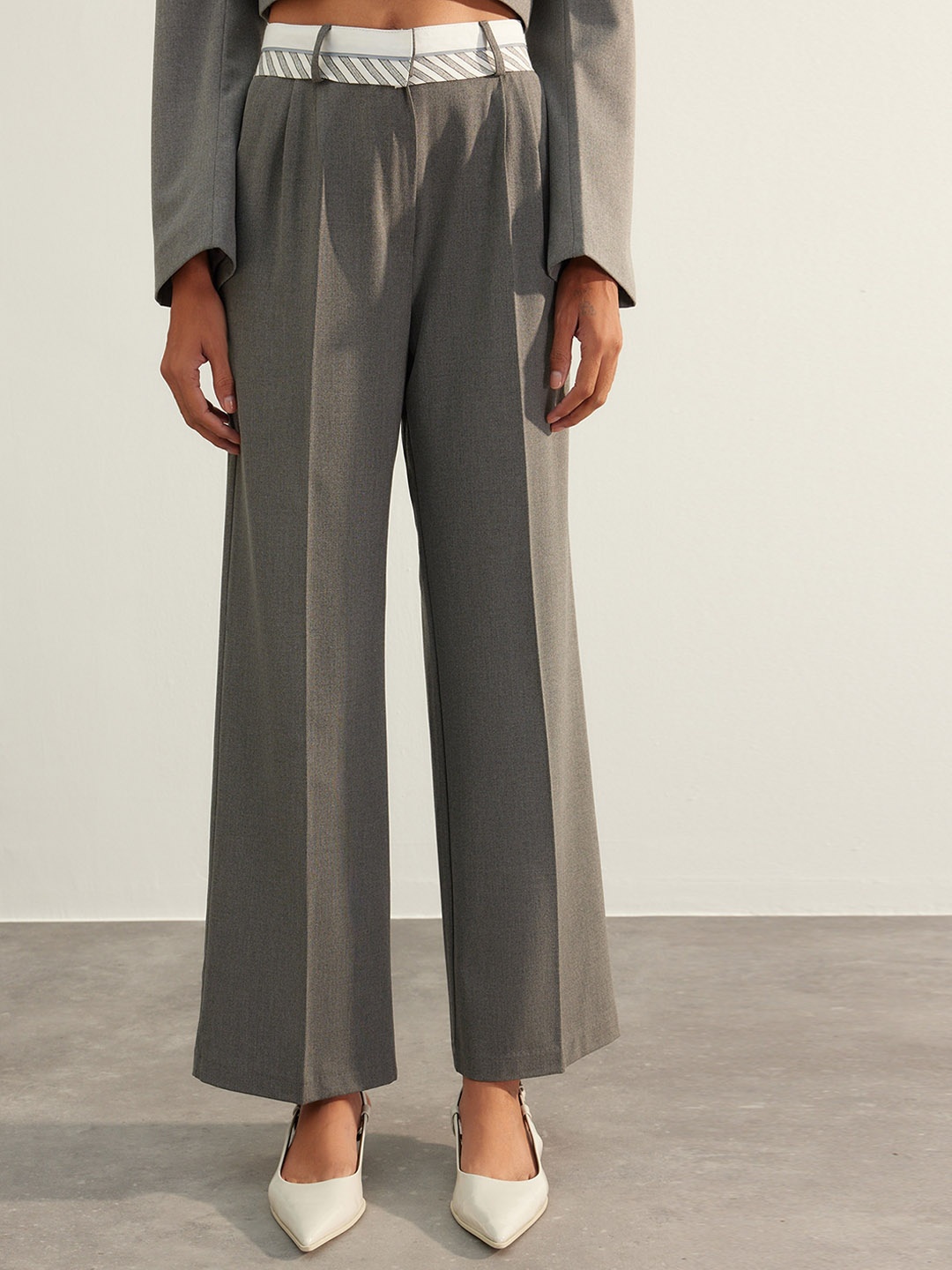 

Trendyol Women Mid-Rise Parallel Trousers, Grey