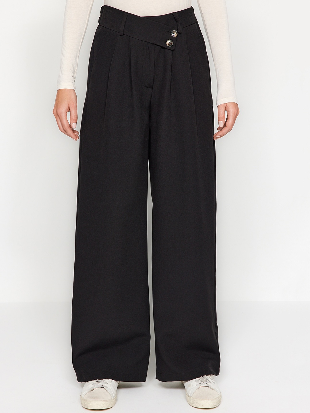 

Trendyol Women Mid-Rise Pleated Parallel Trousers, Black