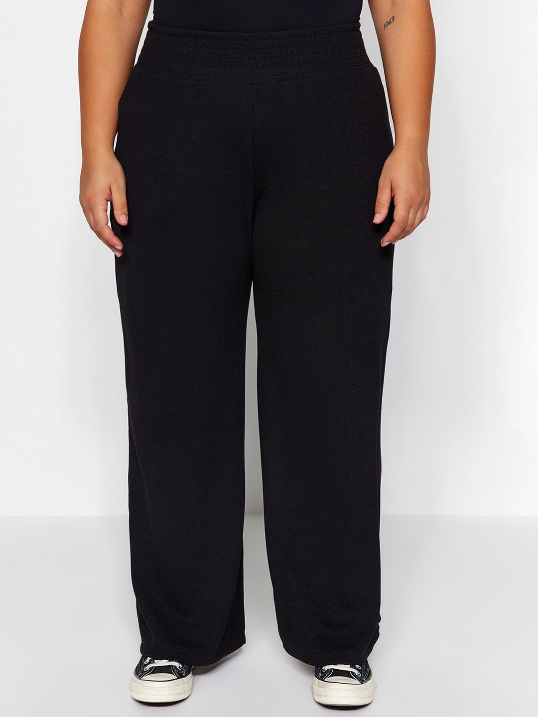 

Trendyol Women Mid-Rise Trousers, Black