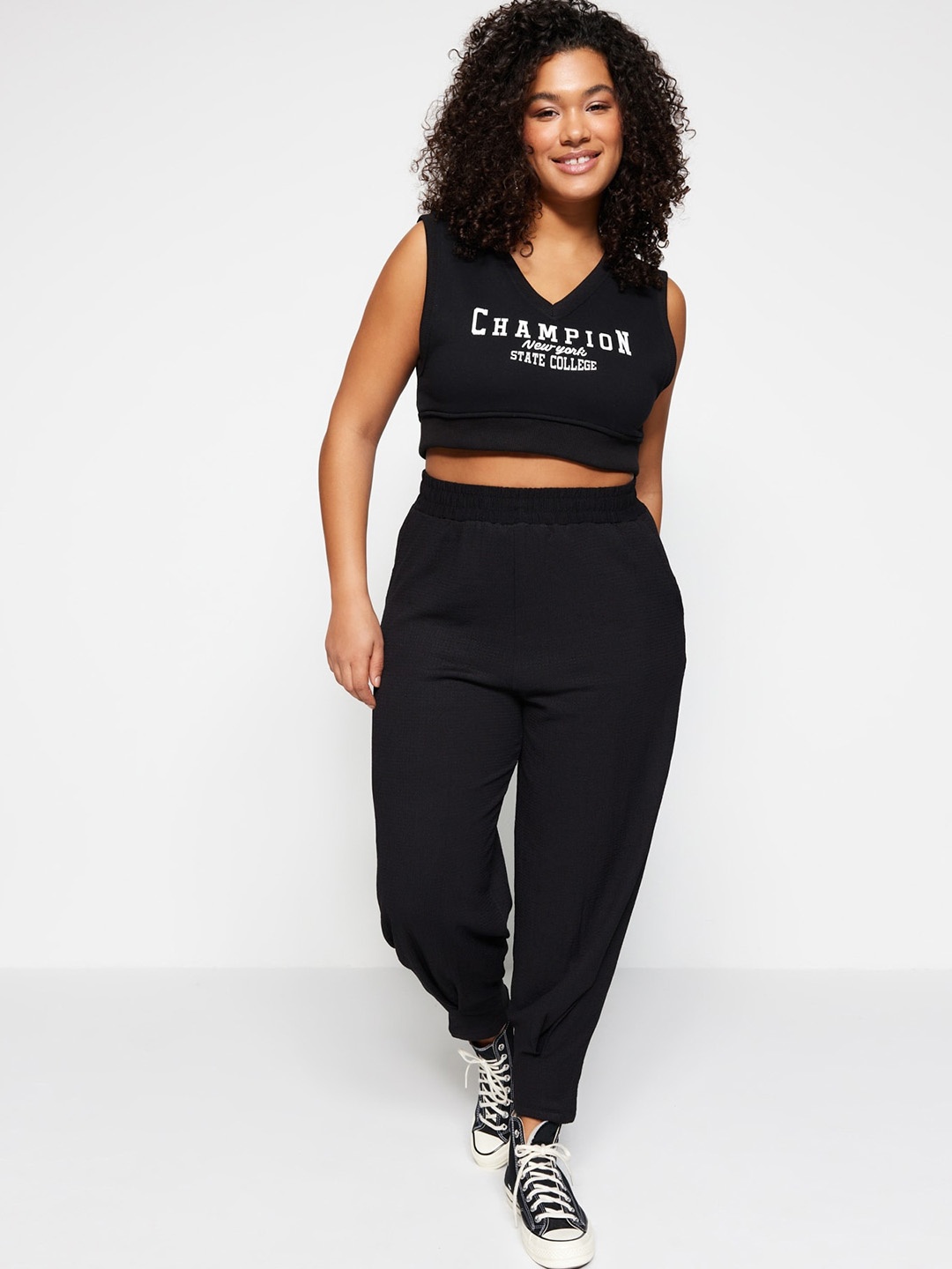 

Trendyol Women Mid-Rise Joggers, Black