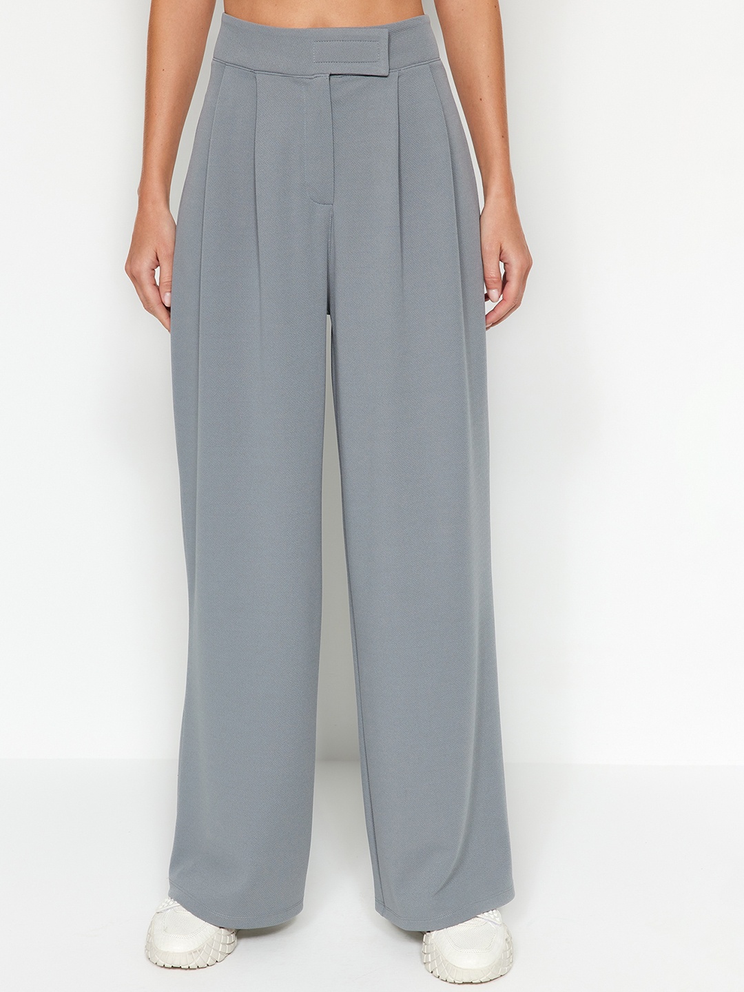 

Trendyol Women Mid-Rise Pleated Parallel Trousers, Grey