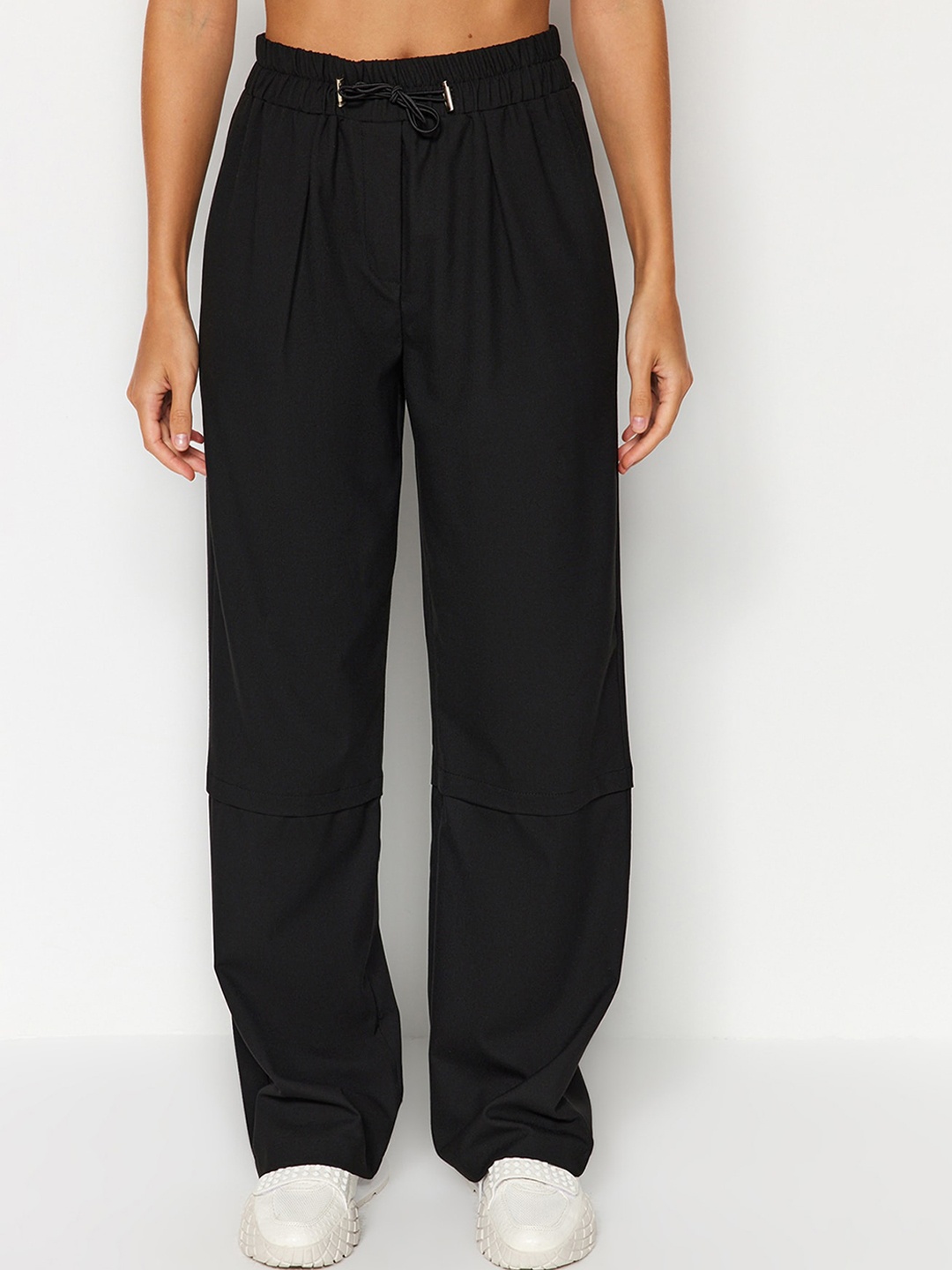 

Trendyol Women Mid-Rise Trousers, Black