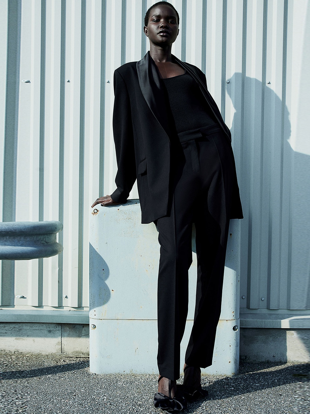 

H&M Women Slim Trousers, Black