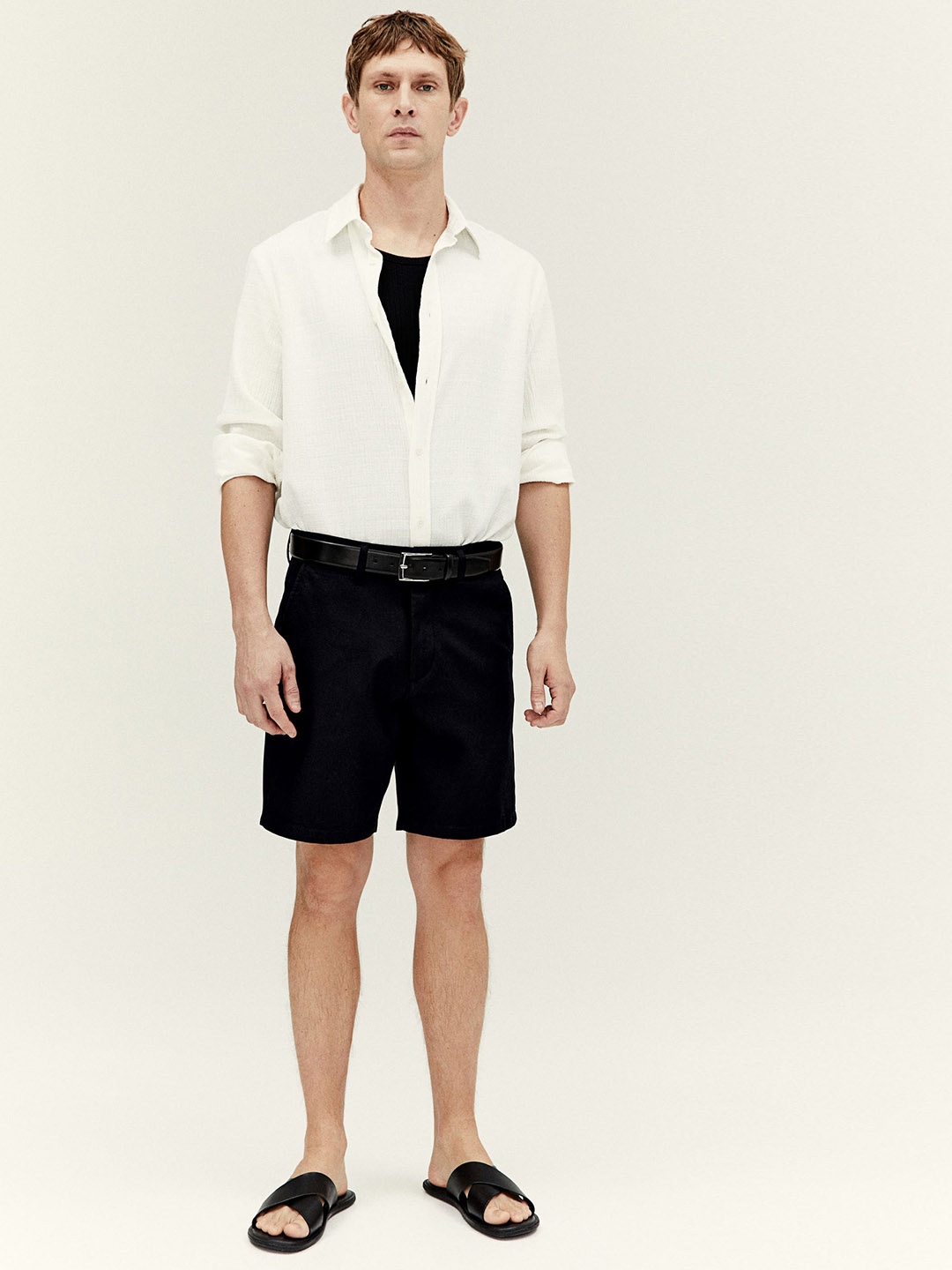 

H&M Men Regular Fit Cotton Chino Shorts, Black