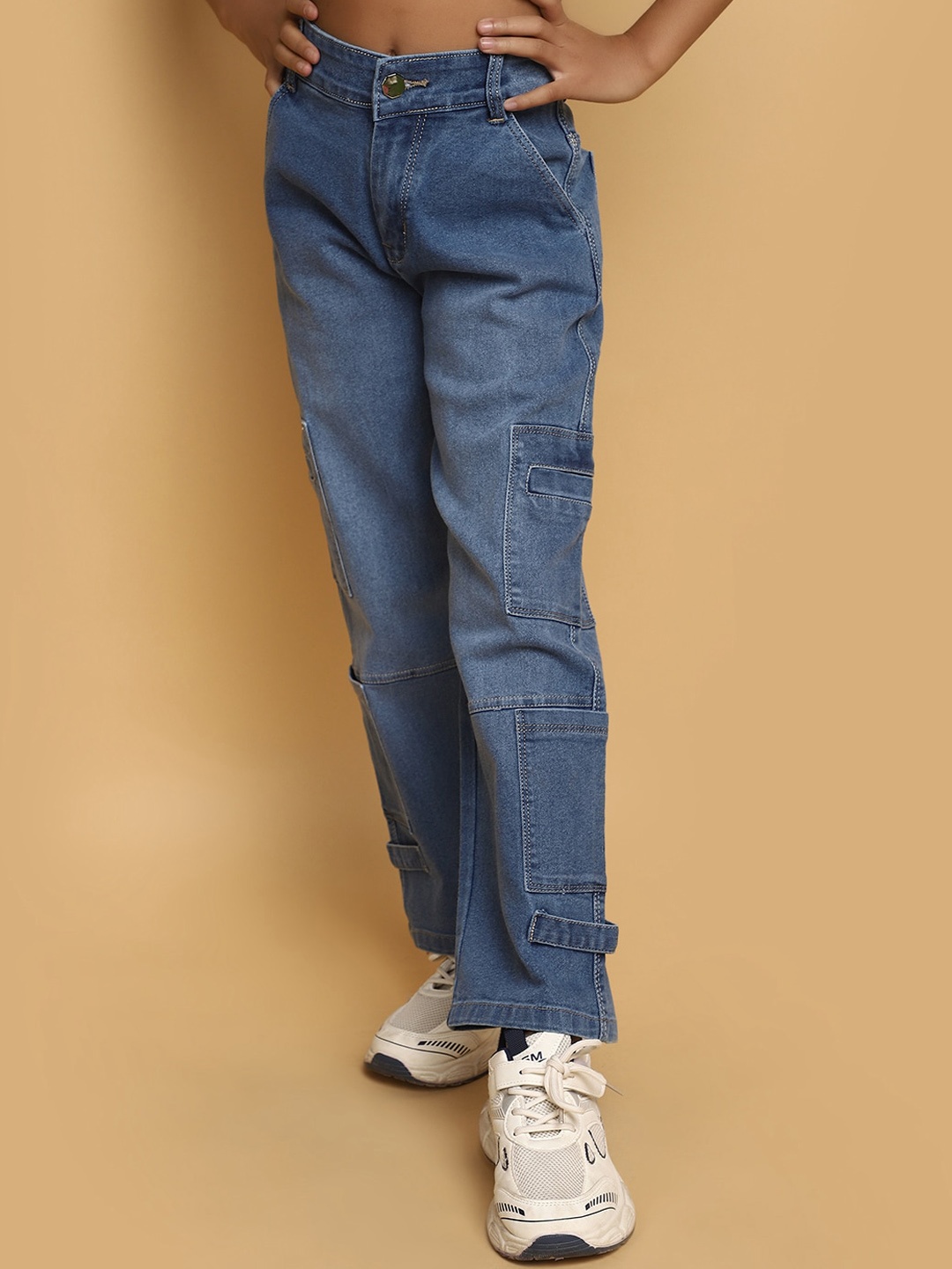 

V-Mart Girls Regular Fit Mid-Rise Heavy Fade Cotton Jeans, Blue