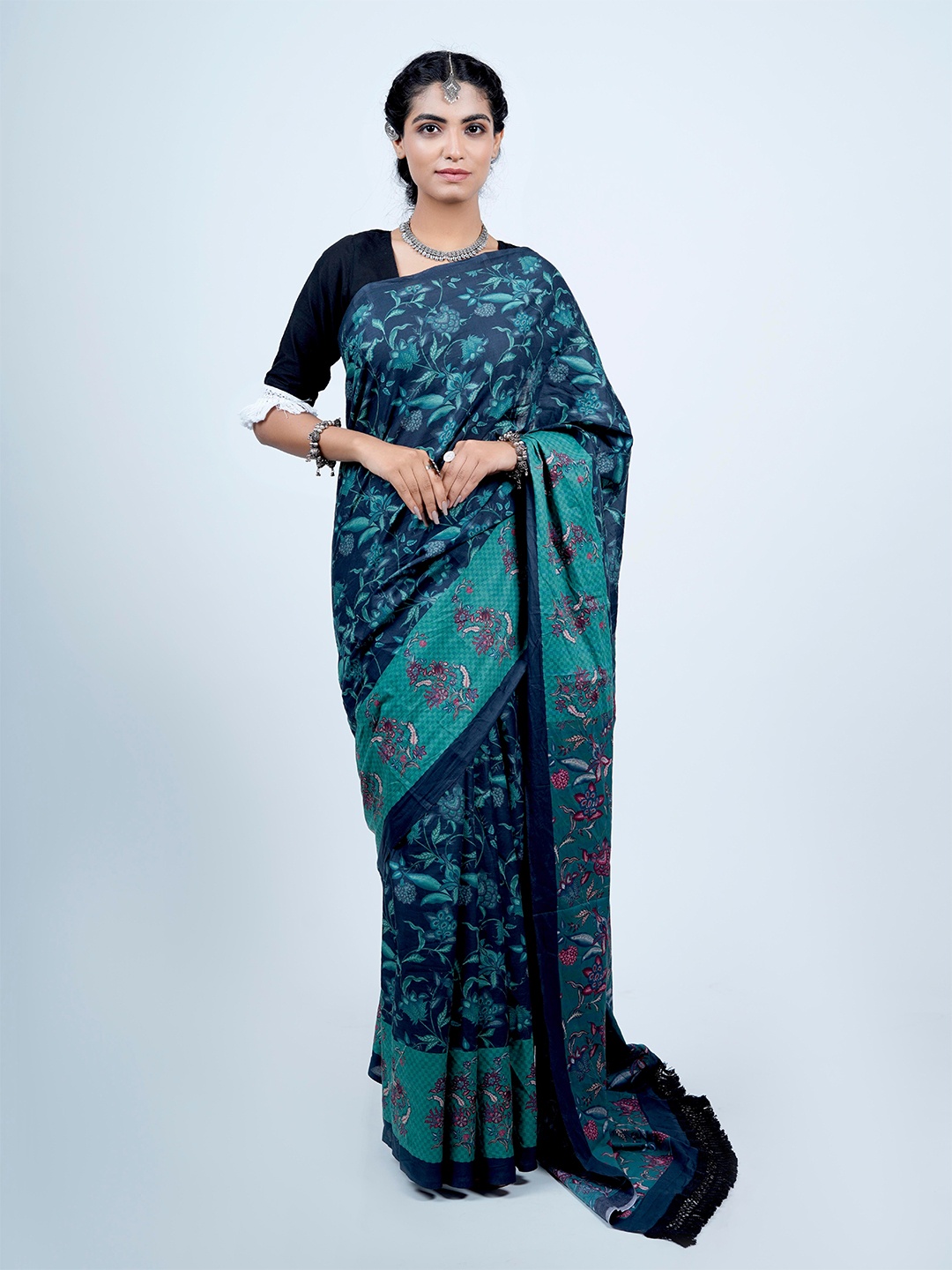 

BUTA BUTI Floral Printed Pure Cotton Saree, Navy blue