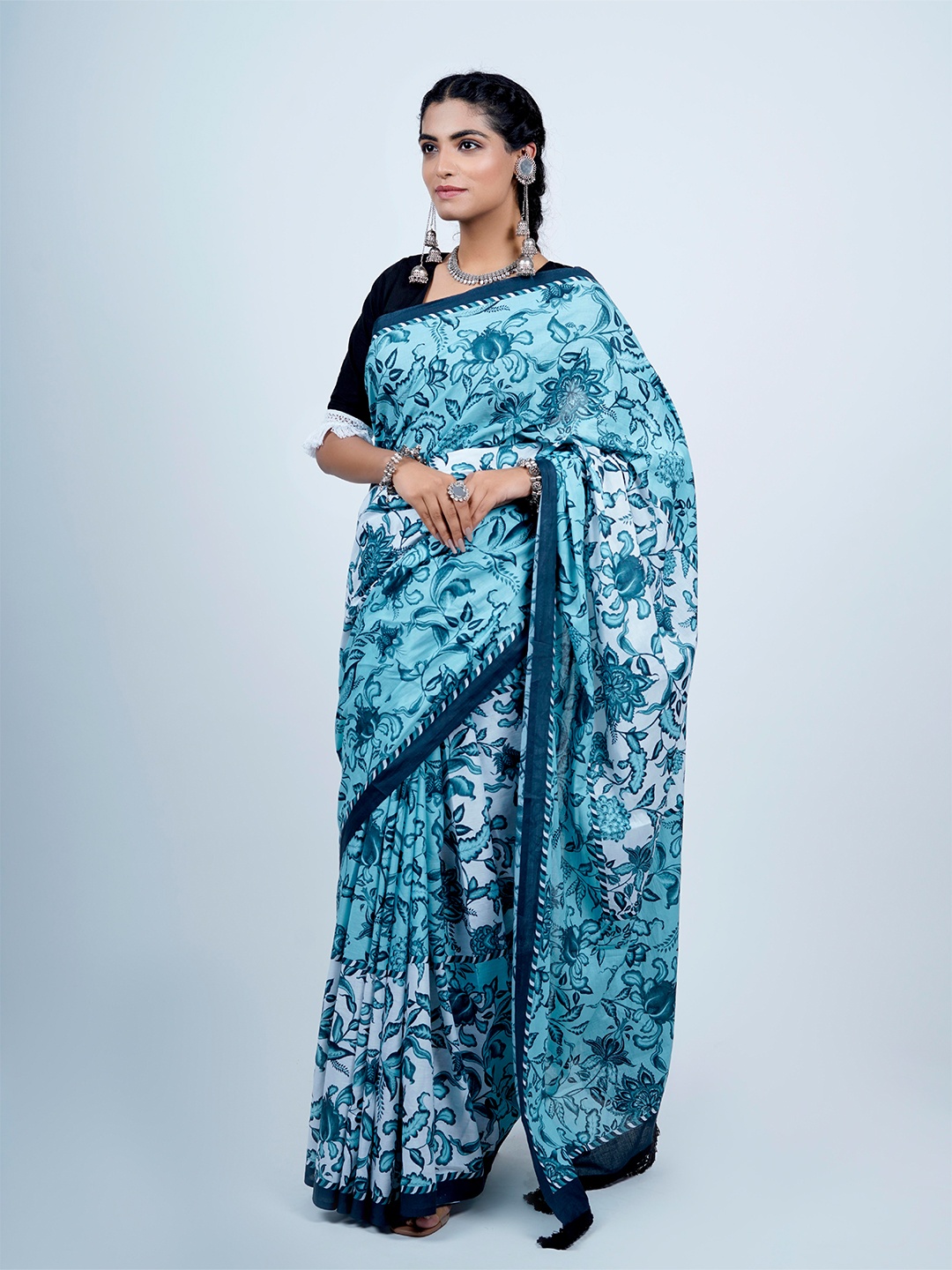 

BUTA BUTI Floral Printed Tasselled Pure Cotton Saree, Blue