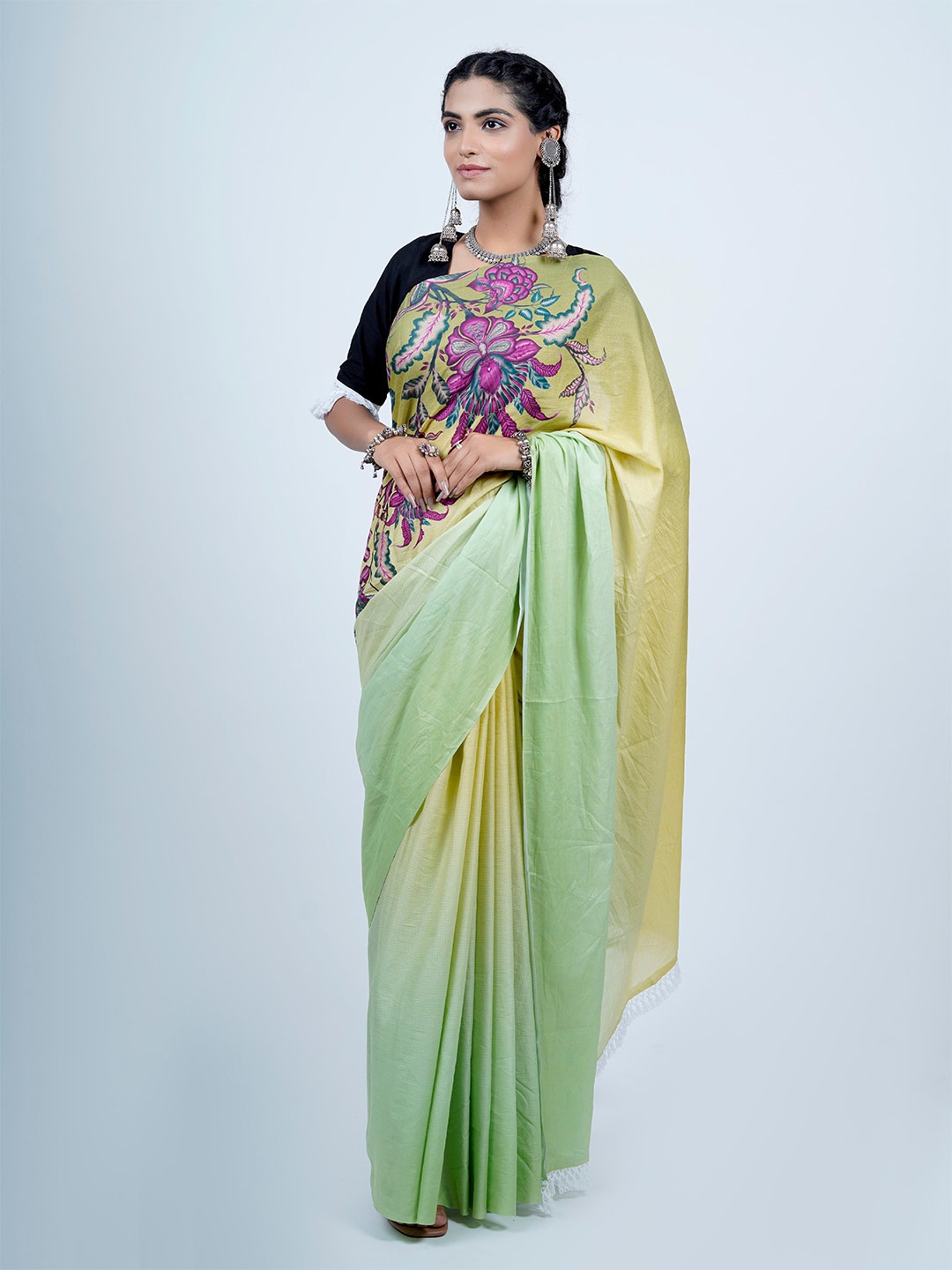 

BUTA BUTI Floral Printed Tasselled Pure Cotton Saree, Lime green