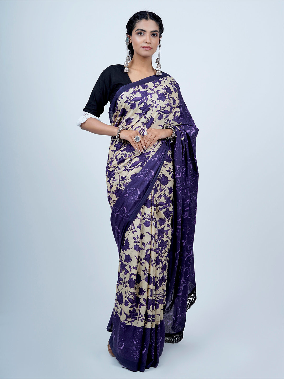 

BUTA BUTI Floral Printed Tasselled Pure Cotton Saree, Navy blue