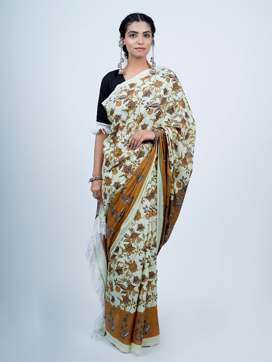 

BUTA BUTI Floral Printed Pure Cotton Saree, Beige