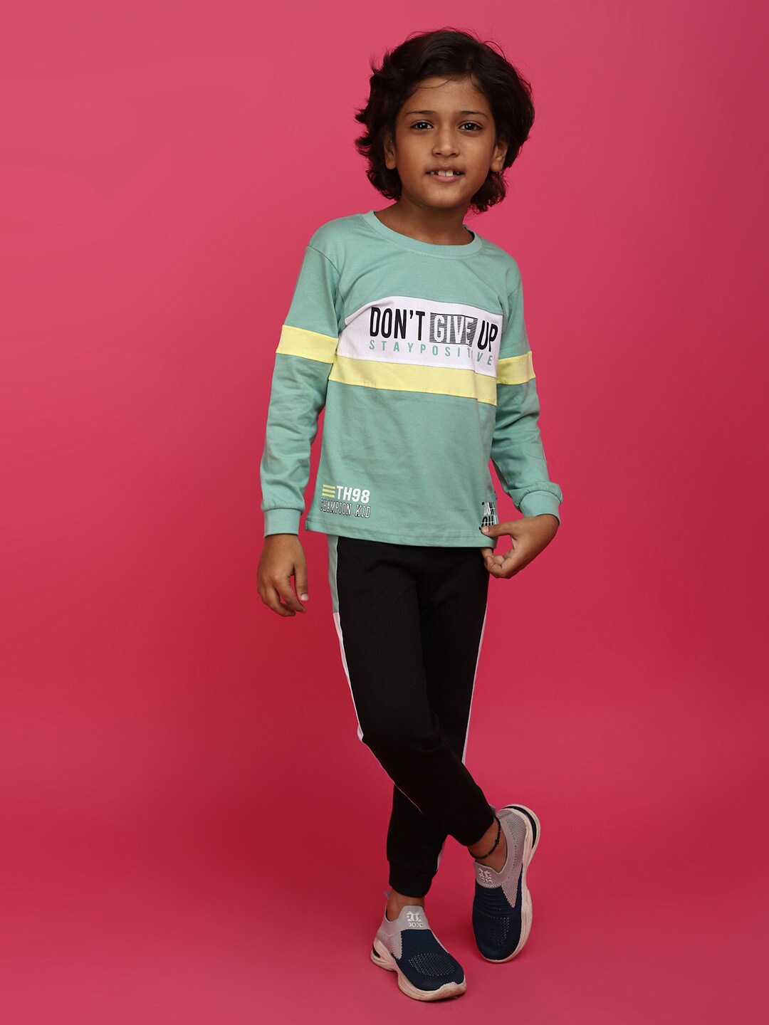 

V-Mart Boys Colourblocked Long Sleeve Cotton Sweatshirt With Joggers, Green