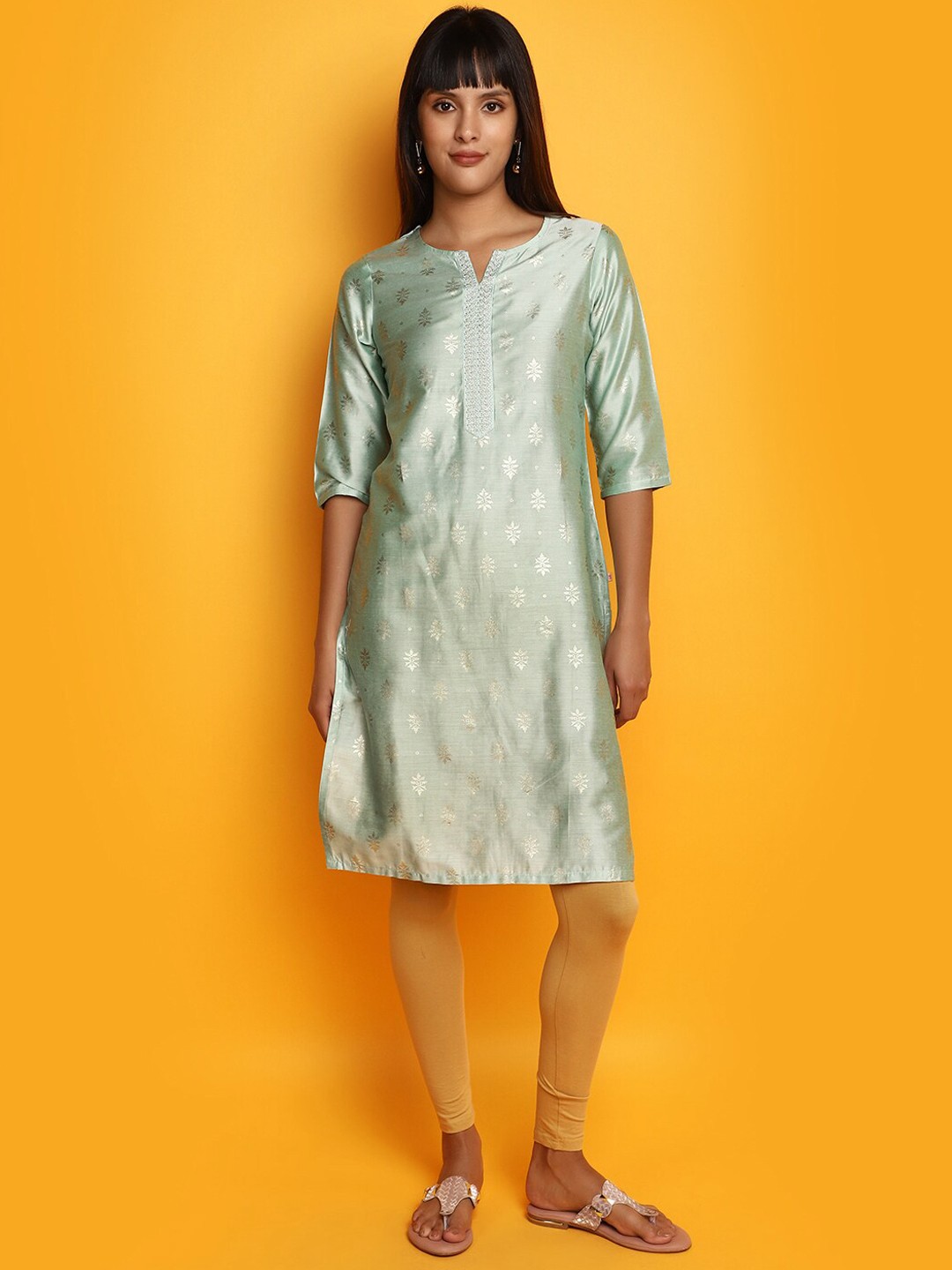 

V-Mart Ethnic Motifs Woven Design Zari Work Kurta, Green