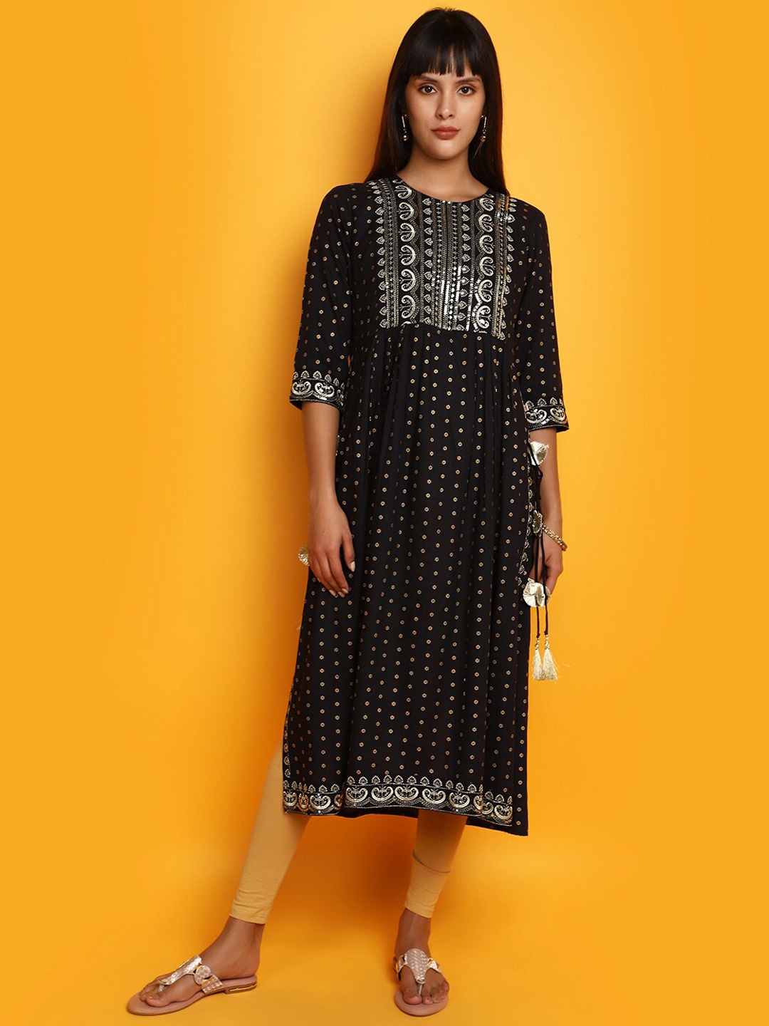 

V-Mart Ethnic Motif Printed Thread Work Straight Kurta, Black