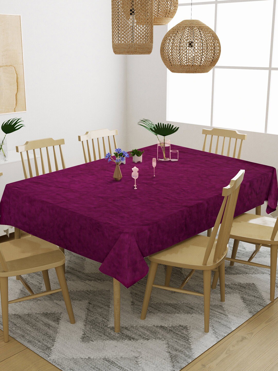 

KLOTTHE Magenta Woven Design 6-Seater Rectangular Table Cover