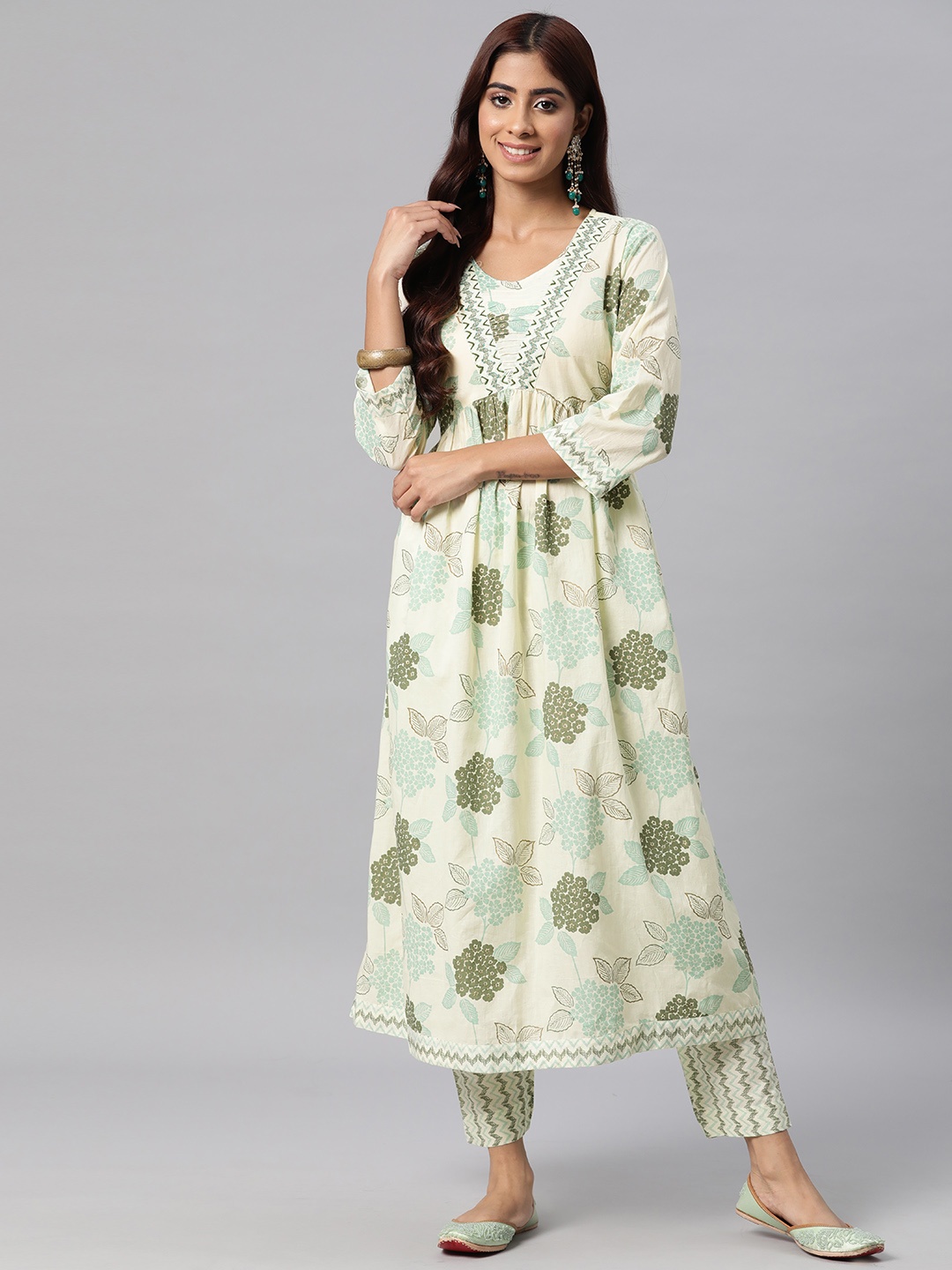 

Readiprint Women Sea Green Floral Printed Regular Sequinned Pure Cotton Kurta with Trousers