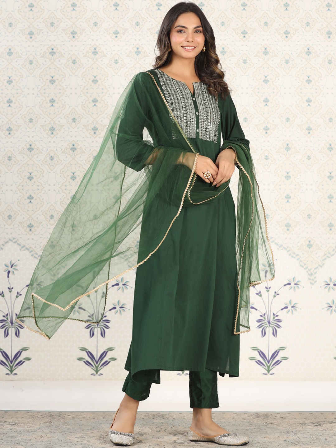 

Ode by House of Pataudi Embroidered Gota Patti Straight Kurta With Trousers & Dupatta, Green