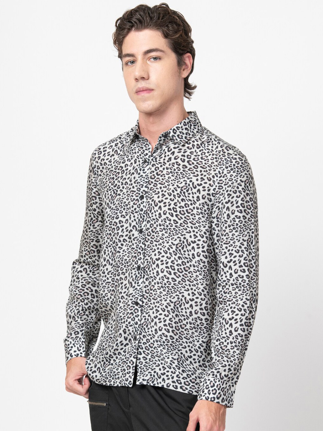 

KISSOSS Spread Collar Classic Slim Fit Animal Printed Casual Shirt, White