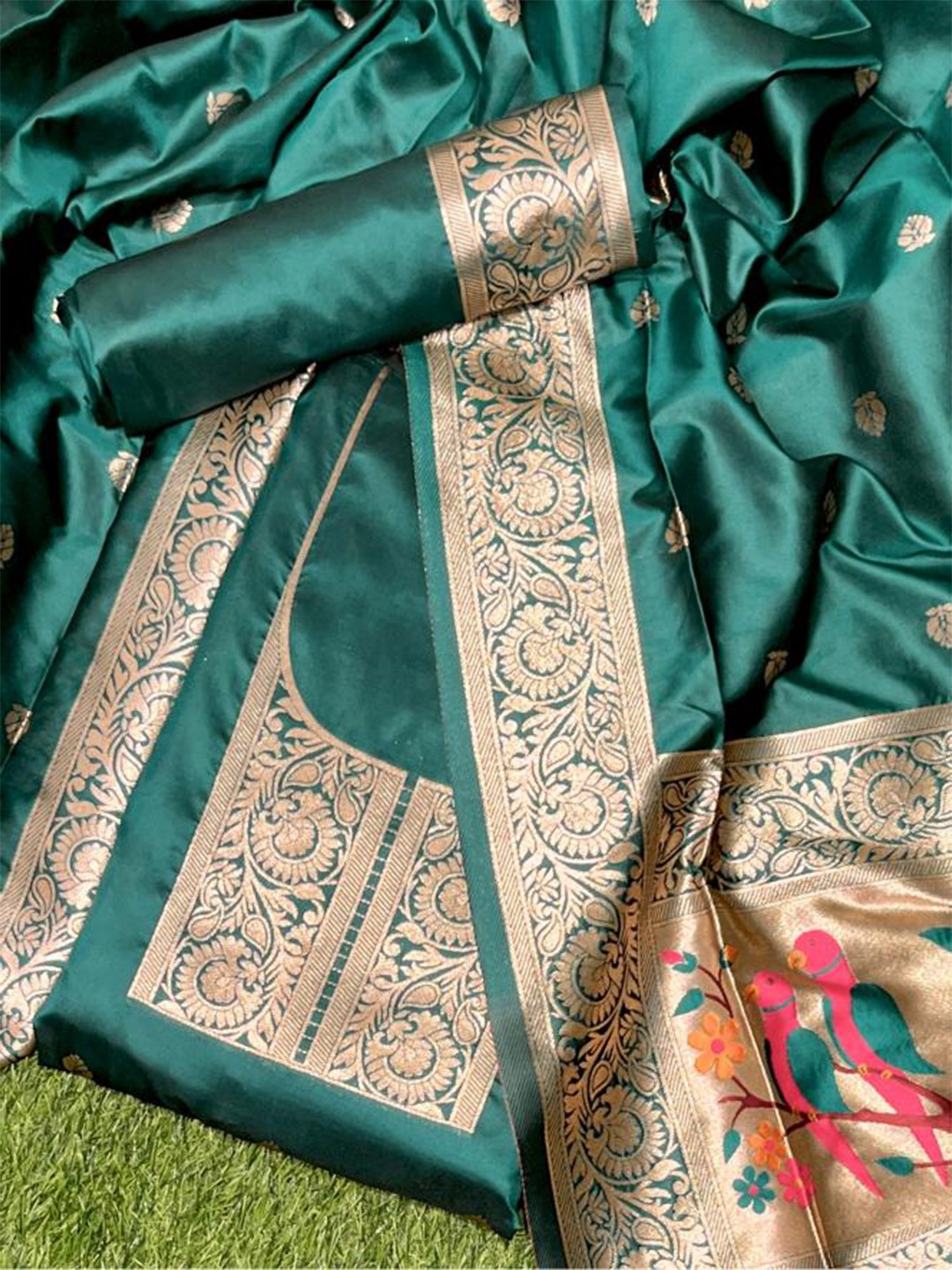 

VISHNU WEAVES Ethnic Motifs Woven Design Zari Pure Silk Unstitched Dress Material, Green