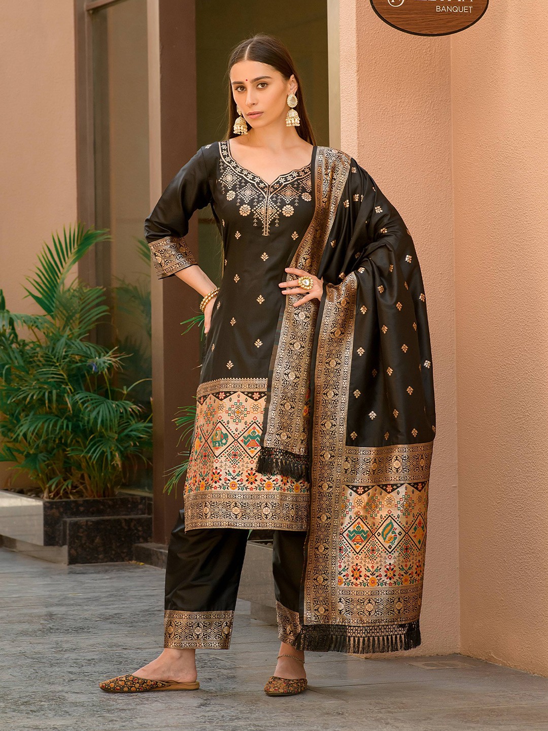 

VISHNU WEAVES Black Pure Silk Unstitched Dress Material