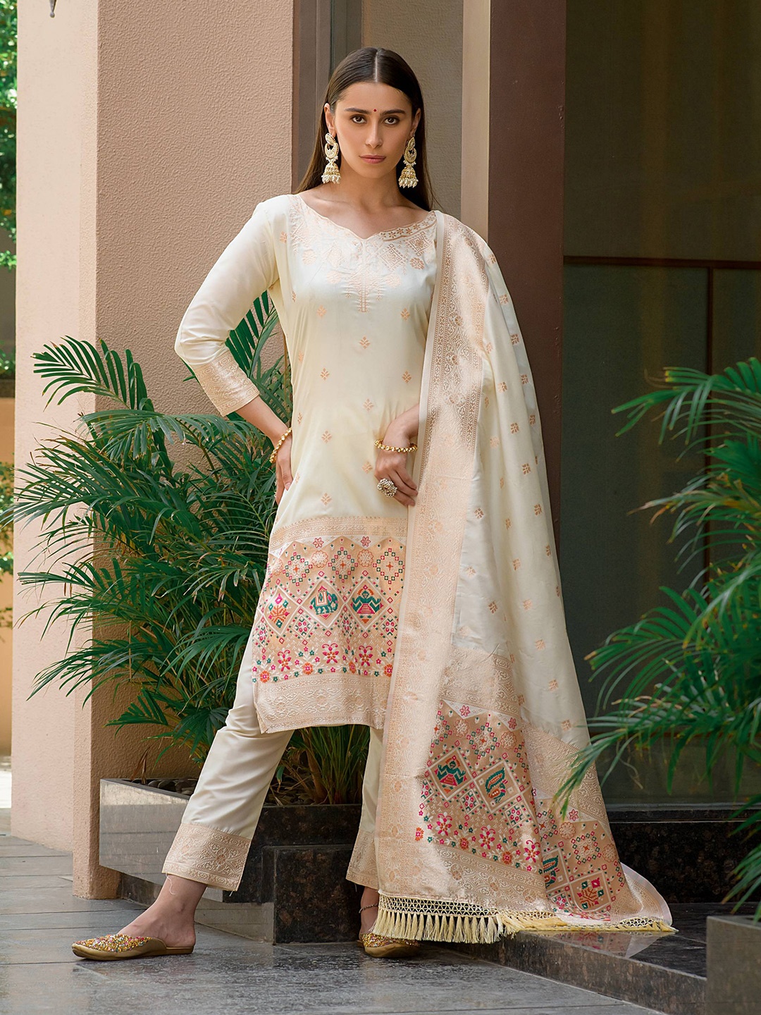 

VISHNU WEAVES Ethnic Motifs Woven Design Kalamkari Pure Silk Unstitched Dress Material, Off white