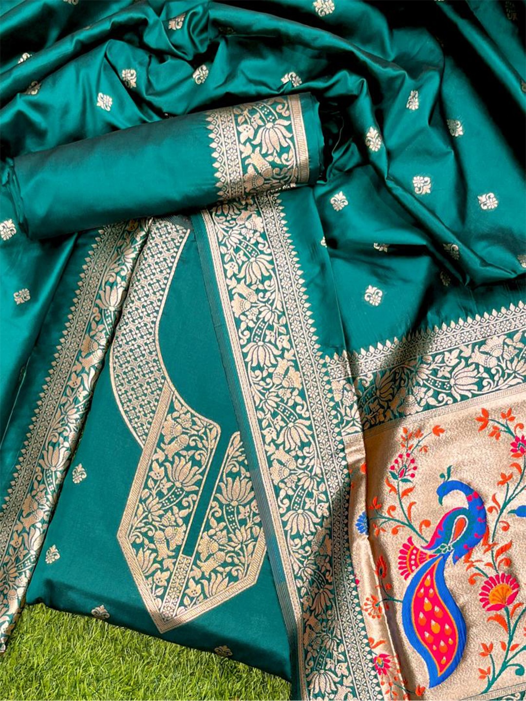 

VISHNU WEAVES Green Pure Silk Unstitched Dress Material