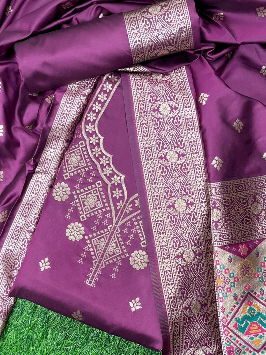 

VISHNU WEAVES Ethnic Motifs Woven Design Zari Pure Silk Unstitched Dress Material, Burgundy
