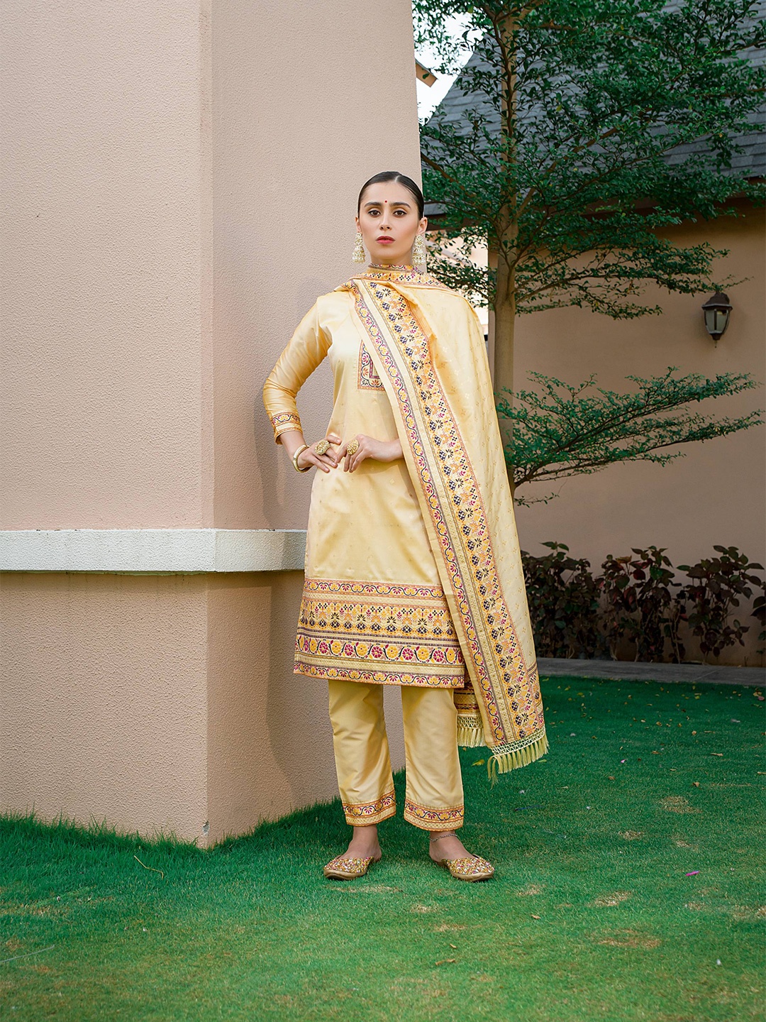 

VISHNU WEAVES Cream-Coloured Unstitched Dress Material