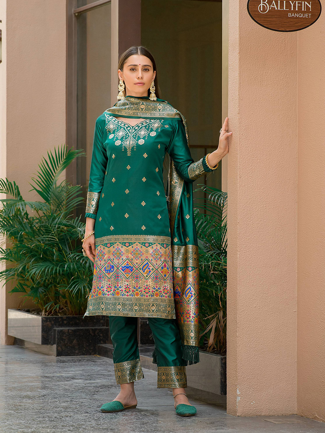 

VISHNU WEAVES Ethnic Motifs Woven Design Zari Pure Silk Unstitched Dress Material, Green