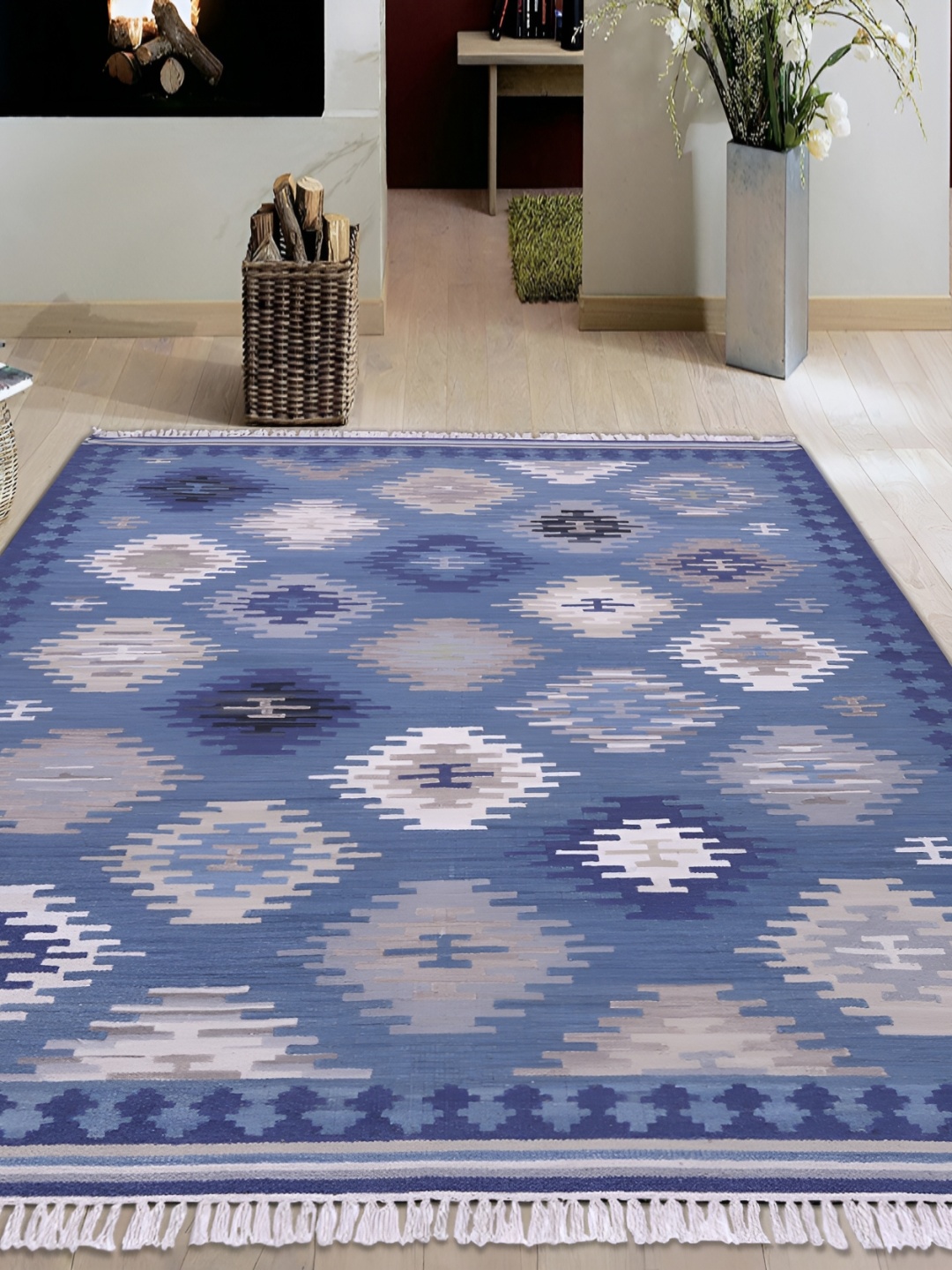 

PEQURA Blue& White Handmade Ethnic Motifs Woollen Carpet