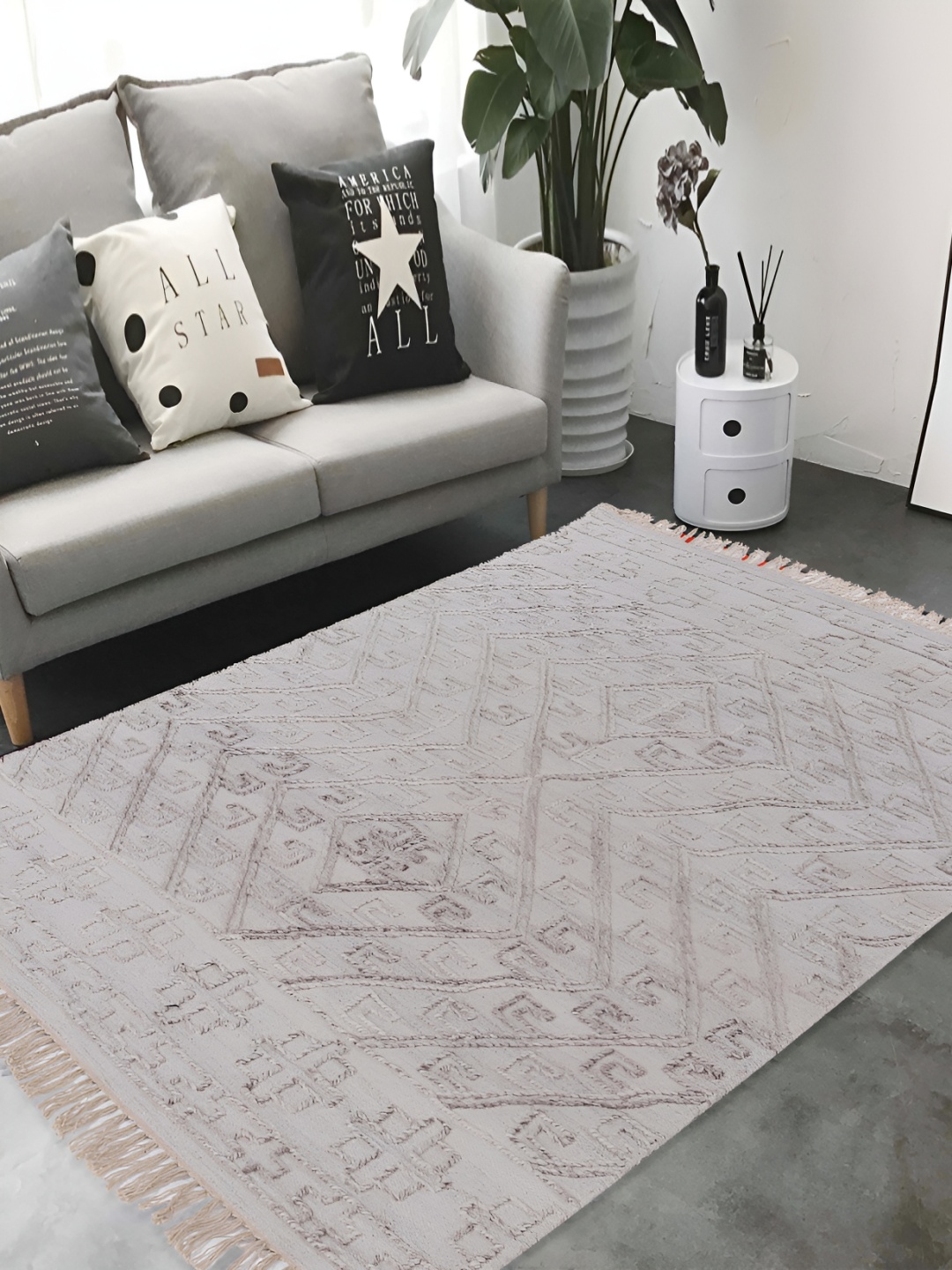 

PEQURA Off White Handmade Woollen Carpet
