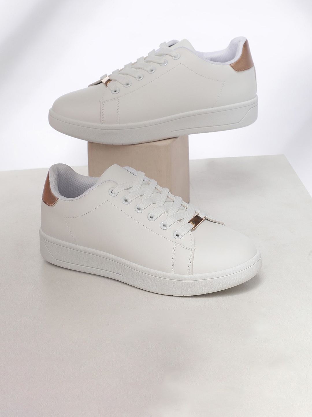 

The Roadster Lifestyle Co.Women White Comfort Insole Lightweight Sneakers