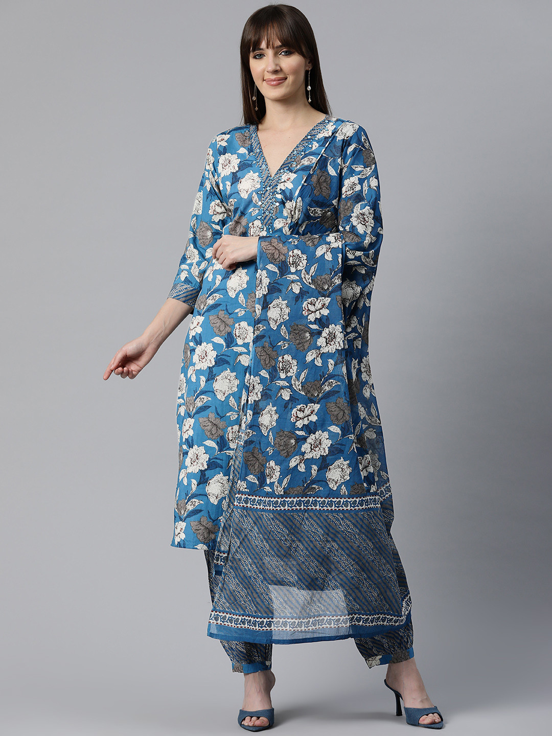 

Readiprint Women Floral Printed Regular Pure Cotton Kurta with Patiala & Dupatta, Blue