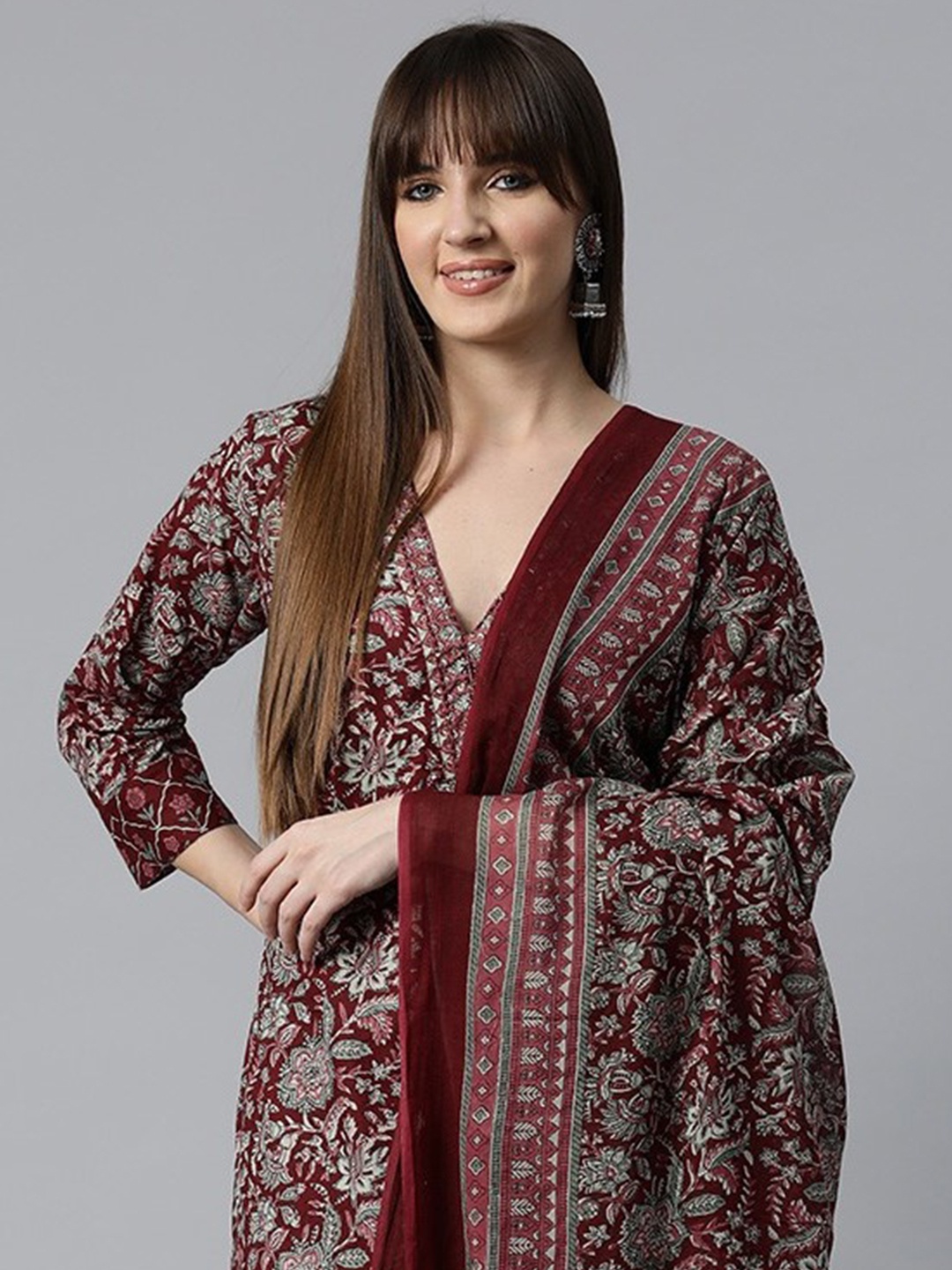 

Readiprint Fashions Women Floral Printed Sequinned Cotton Kurta with Patiala & Dupatta, Burgundy