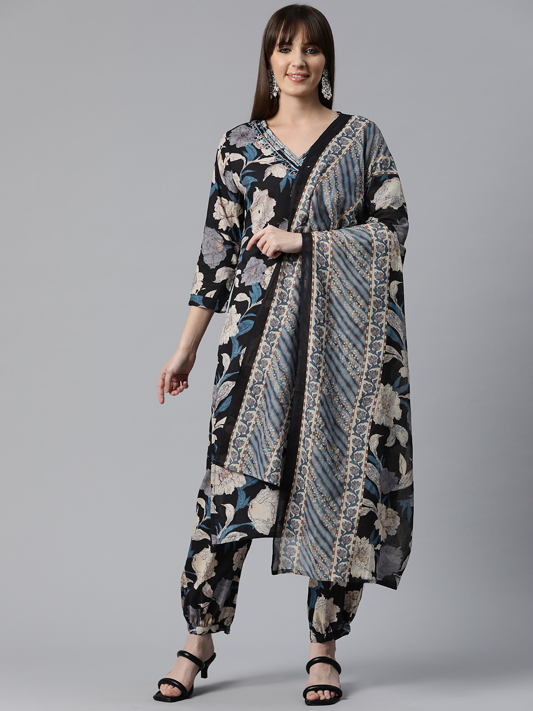 

Readiprint Fashions Women Floral Printed Sequinned Cotton Kurta with Patiala & Dupatta, Black