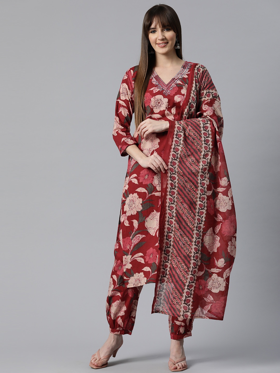 

Readiprint Fashions Women Floral Printed Regular Pure Cotton Kurta with Patiala & Dupatta, Red