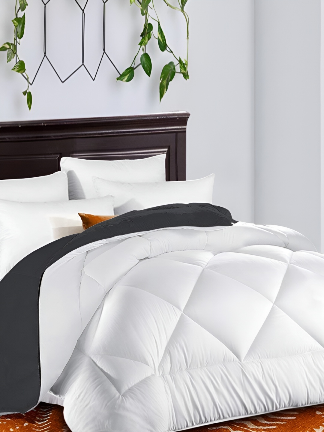 

LINENOVATION White& Black Solid Heavy Winter 500 GSM Double Bed Comforter