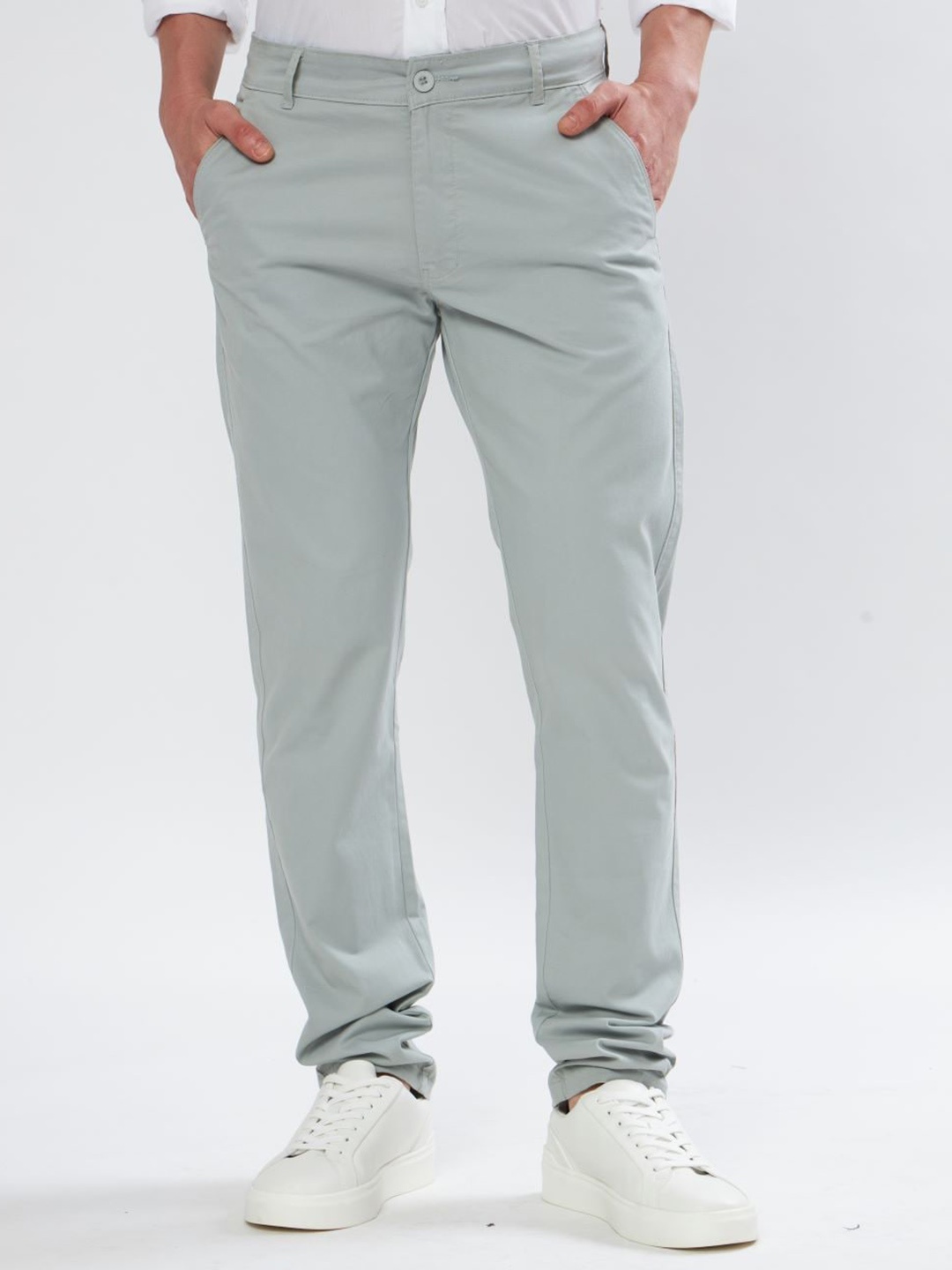 

UNITED DENIM Men Relaxed Slim Fit Mid-Rise Denim Trousers, Grey