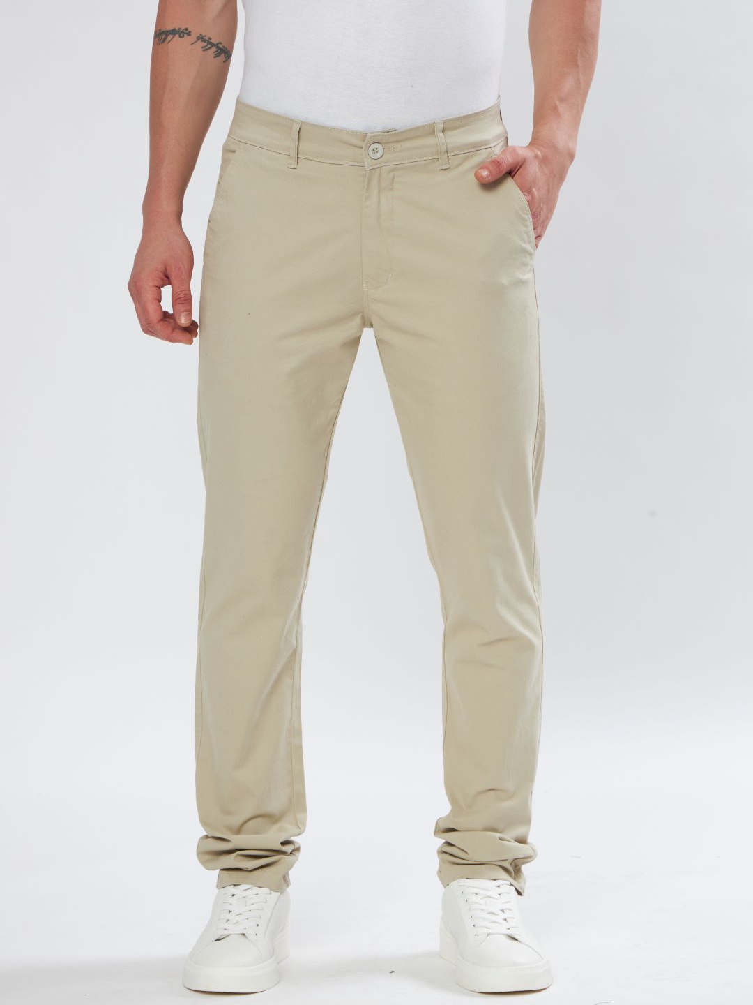 

UNITED DENIM Men Relaxed Slim Fit Cotton Denim Trousers, Beige