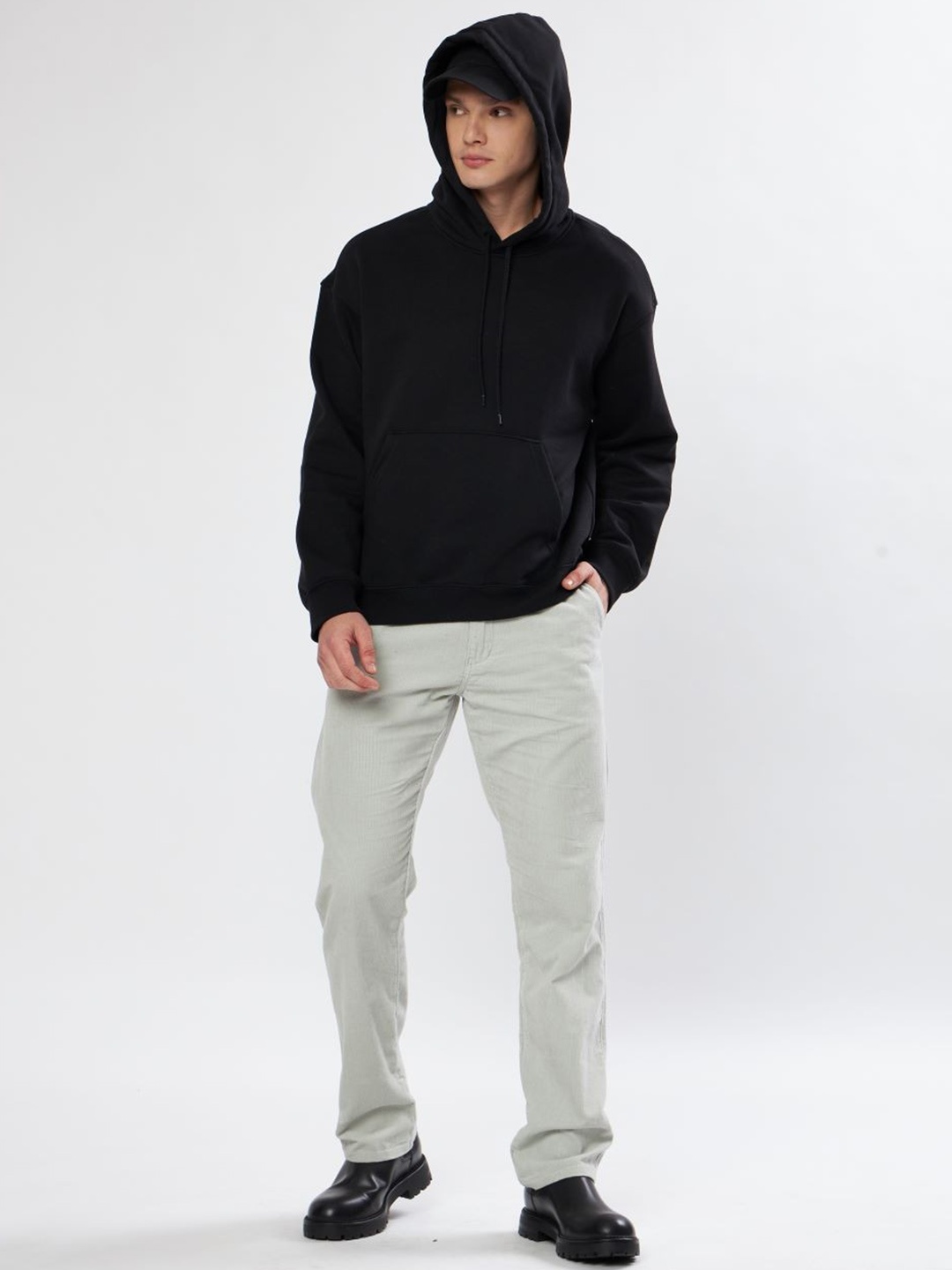 

UNITED DENIM Men Relaxed Slim Fit Cotton Corduroy Trousers, Grey