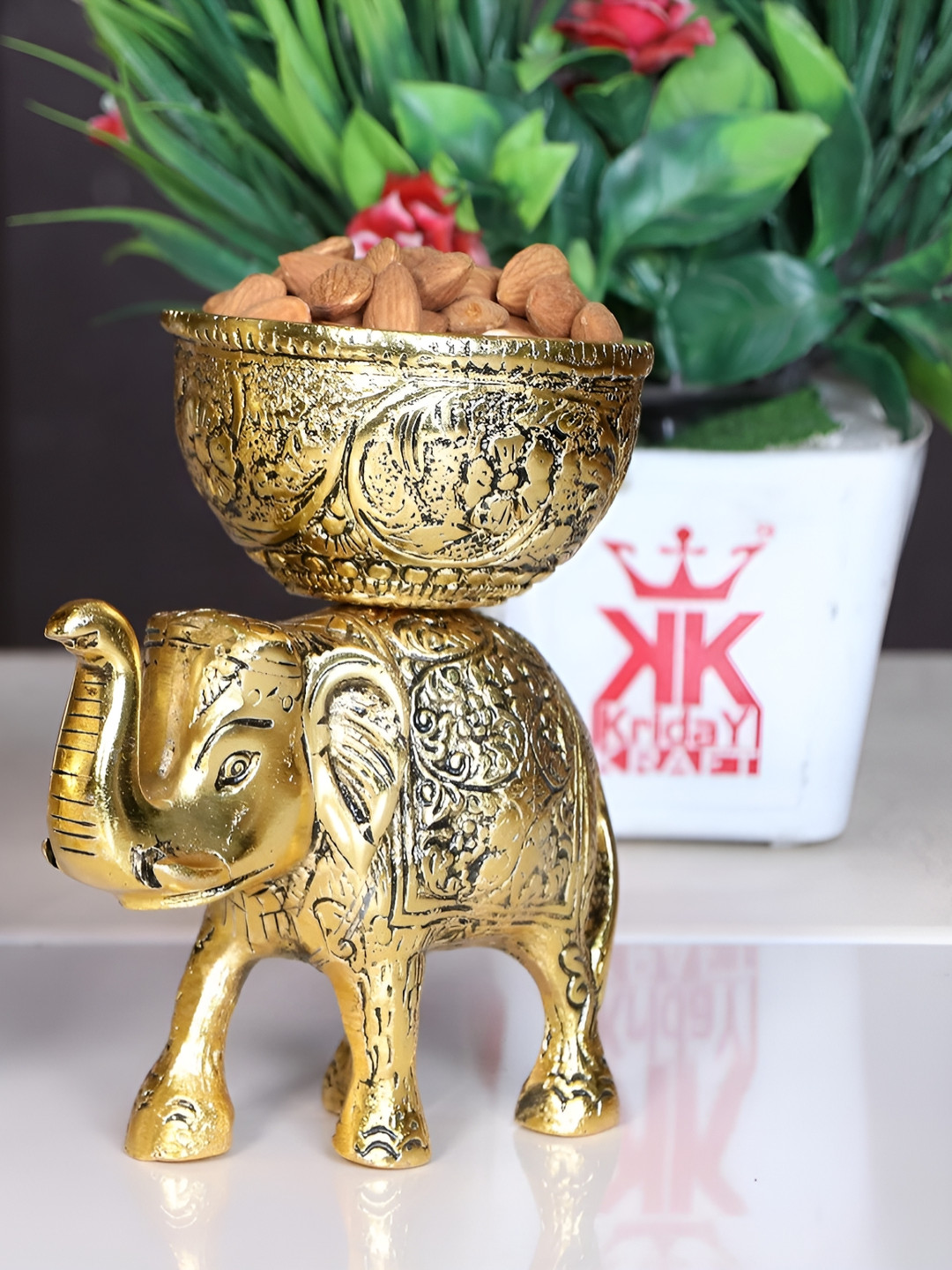 

Kridaykraft Gold Toned Birds & Animals Metal Showpiece