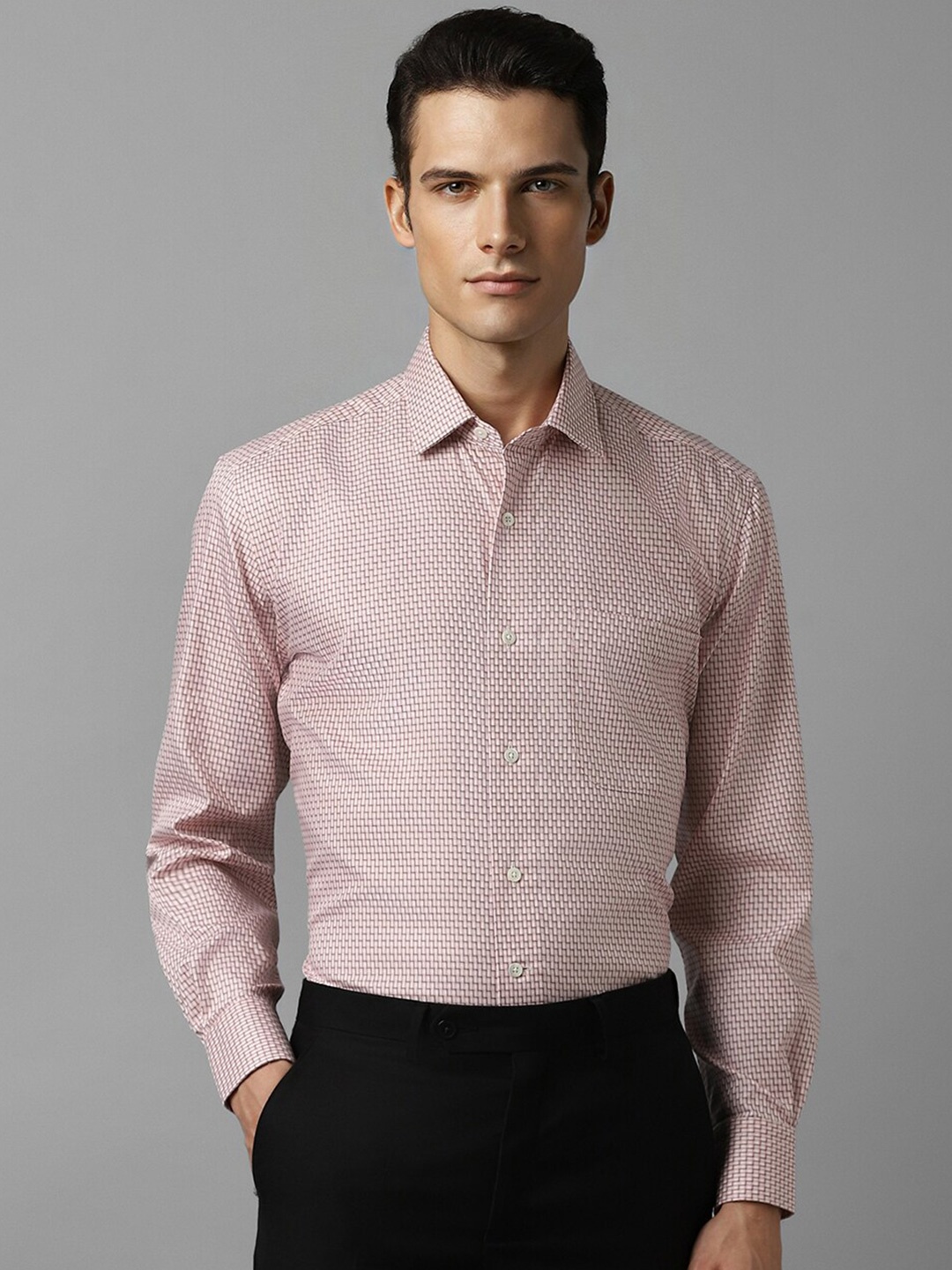 

Luxure by Louis Philippe Geometric Printed Spread Collar Pure Cotton Formal Shirt, Pink