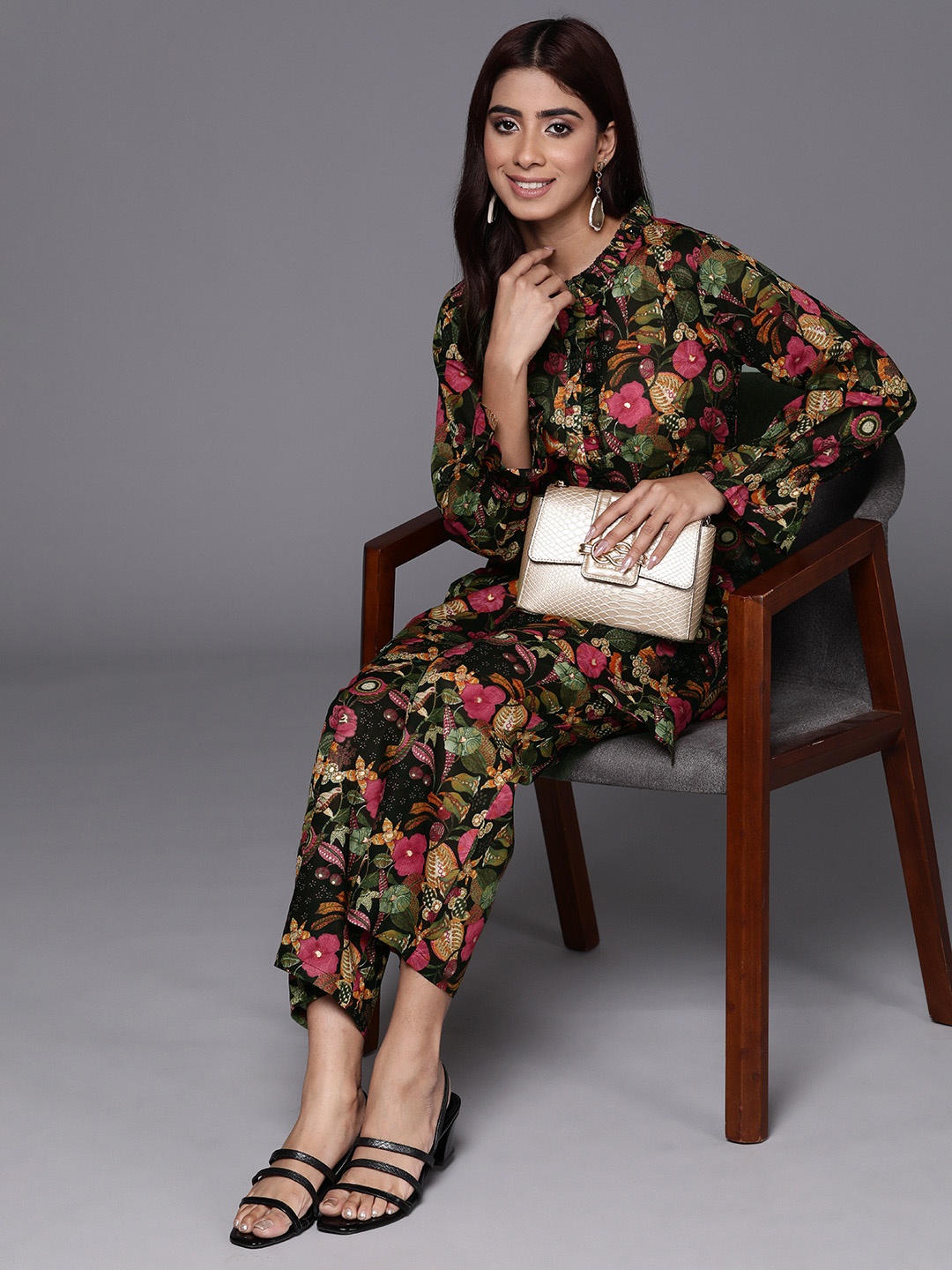 

Varanga Women Floral Printed Cotton Co-Ords Set, Black