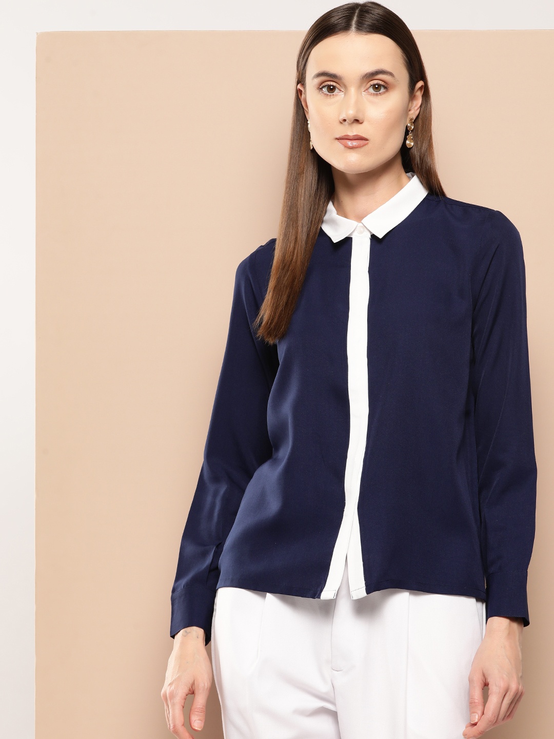 

INVICTUS Contrast Placket Crepe Semiformal Shirt, Navy blue